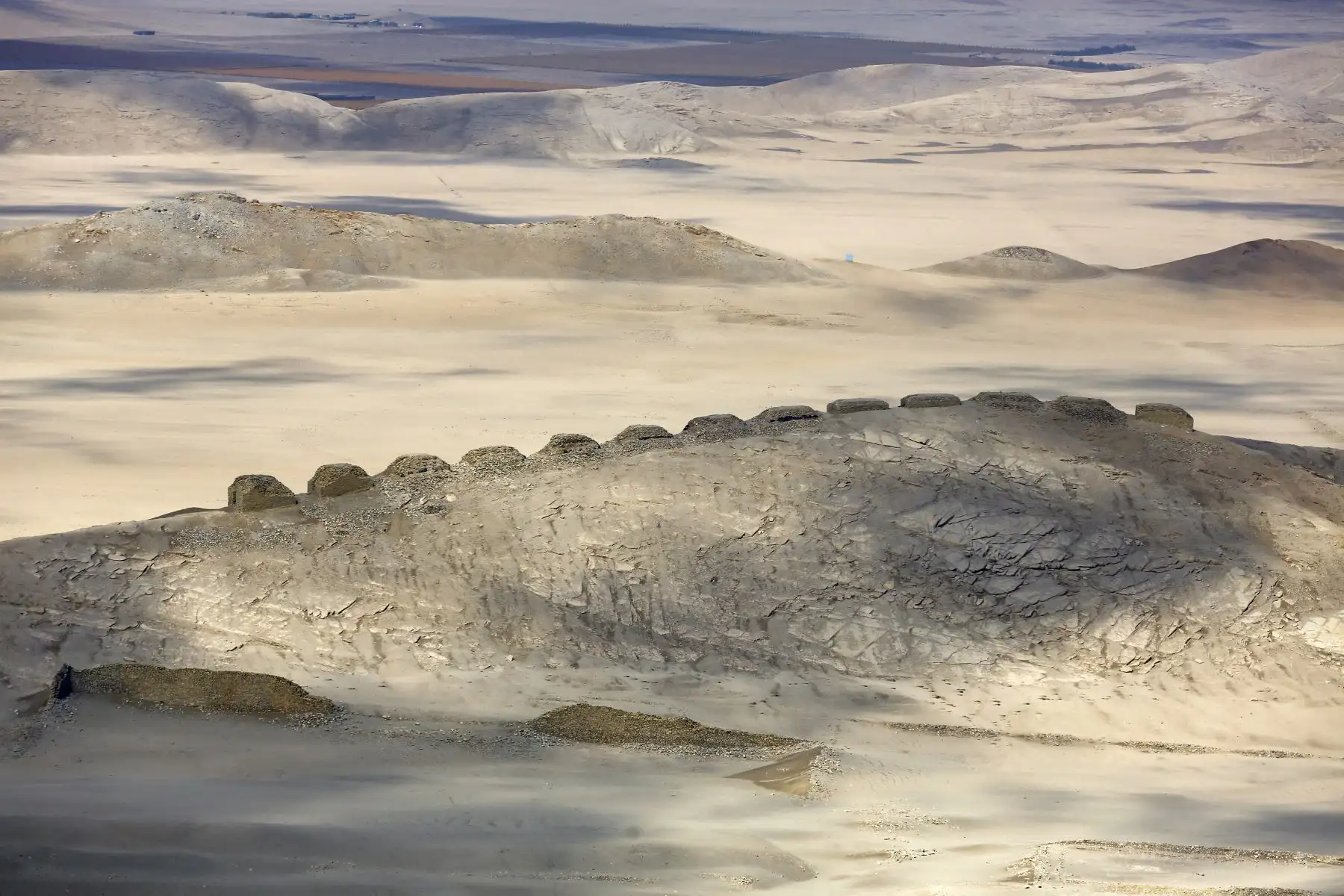 En esta foto de archivo , vista aérea del Observatorio Solar Chankillo cerca de Casma, Perú. - Chankillo, el observatorio solar más antiguo de América entre los años 500 y 200 a.C., fue incluido en la lista de sitios del patrimonio mundial de 2021 por el Comité del Patrimonio de la UNESCO.
Foto: AFP