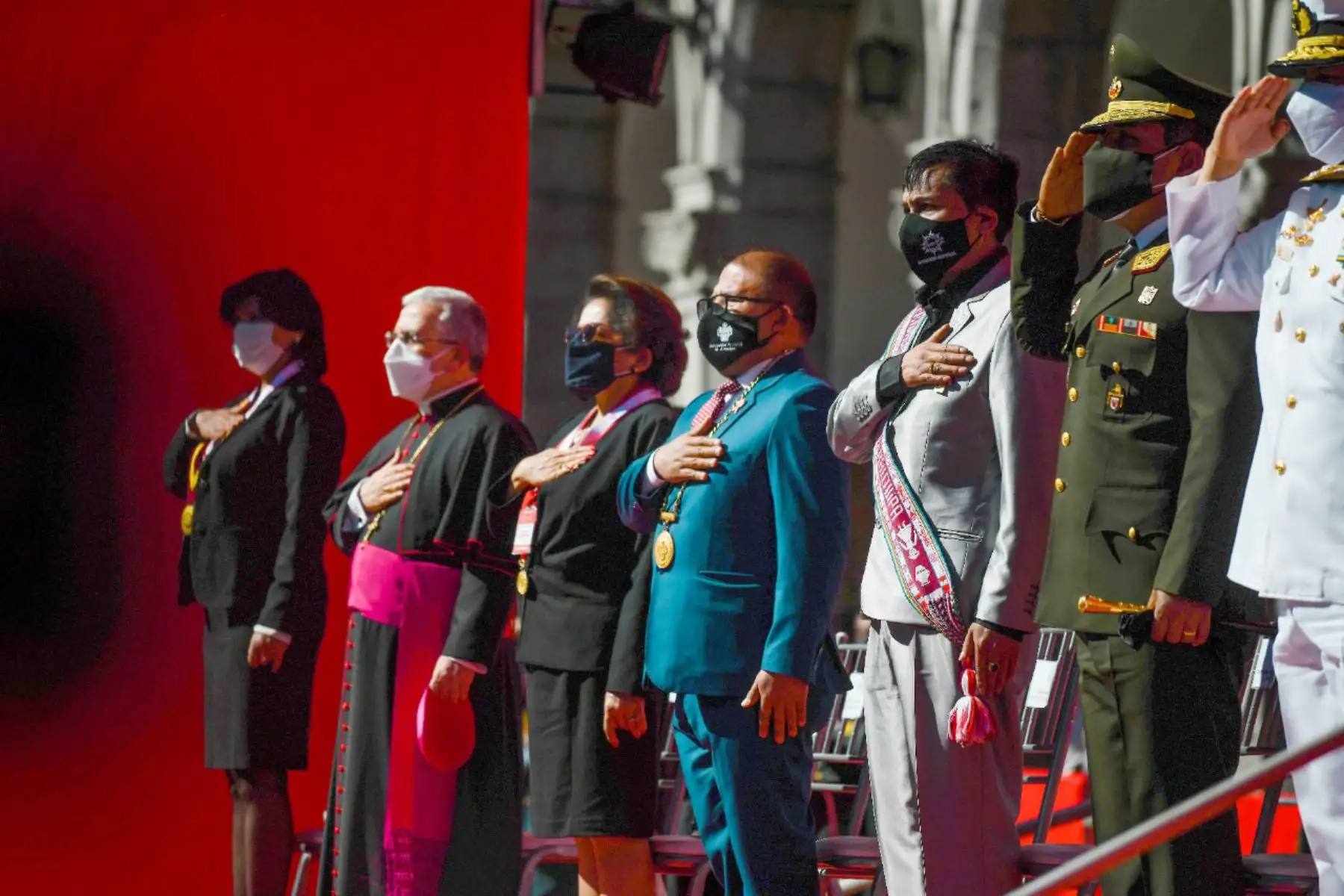 Arequipa celebra el bicentenario de independencia del Perú.
La Plaza de Armas de Arequipa fue el escenario de una ceremonia por los 200 años de independencia del Perú, que congregó únicamente a algunas autoridades civiles, militares y religiosas, debido a la pandemia.
Foto: Cortesía Diego Ramos