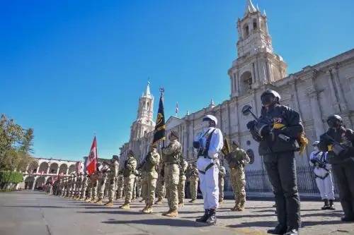 Los festejos por el 482 aniversario de Arequipa son custodiados por 3,000 efectivos policiales, quienes brindarán seguridad a la población local, así como a los turistas nacionales y extranjeros que llegaron a la Ciudad Blanca para ser parte de esta importante festividad. Foto: ANDINA/difusión.
