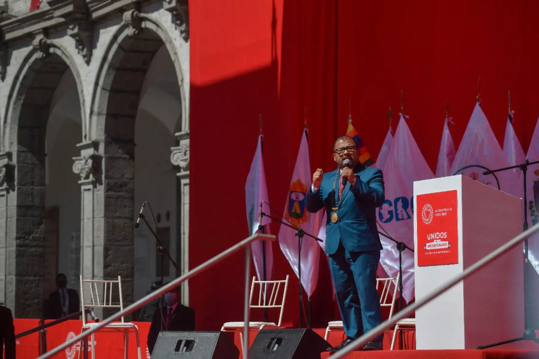 Arequipa celebra el bicentenario de independencia del Perú.
La Plaza de Armas de Arequipa fue el escenario de una ceremonia por los 200 años de independencia del Perú, que congregó únicamente a algunas autoridades civiles, militares y religiosas, debido a la pandemia.
Foto: Cortesía Diego Ramos
