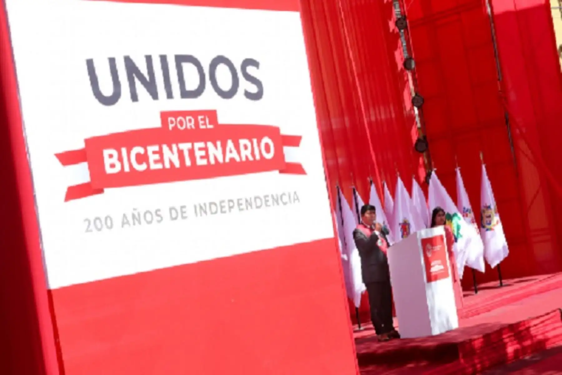 La hija predilecta de Ica, Akemy Bautista, entonó el himno nacional ante toda la concurrencia.