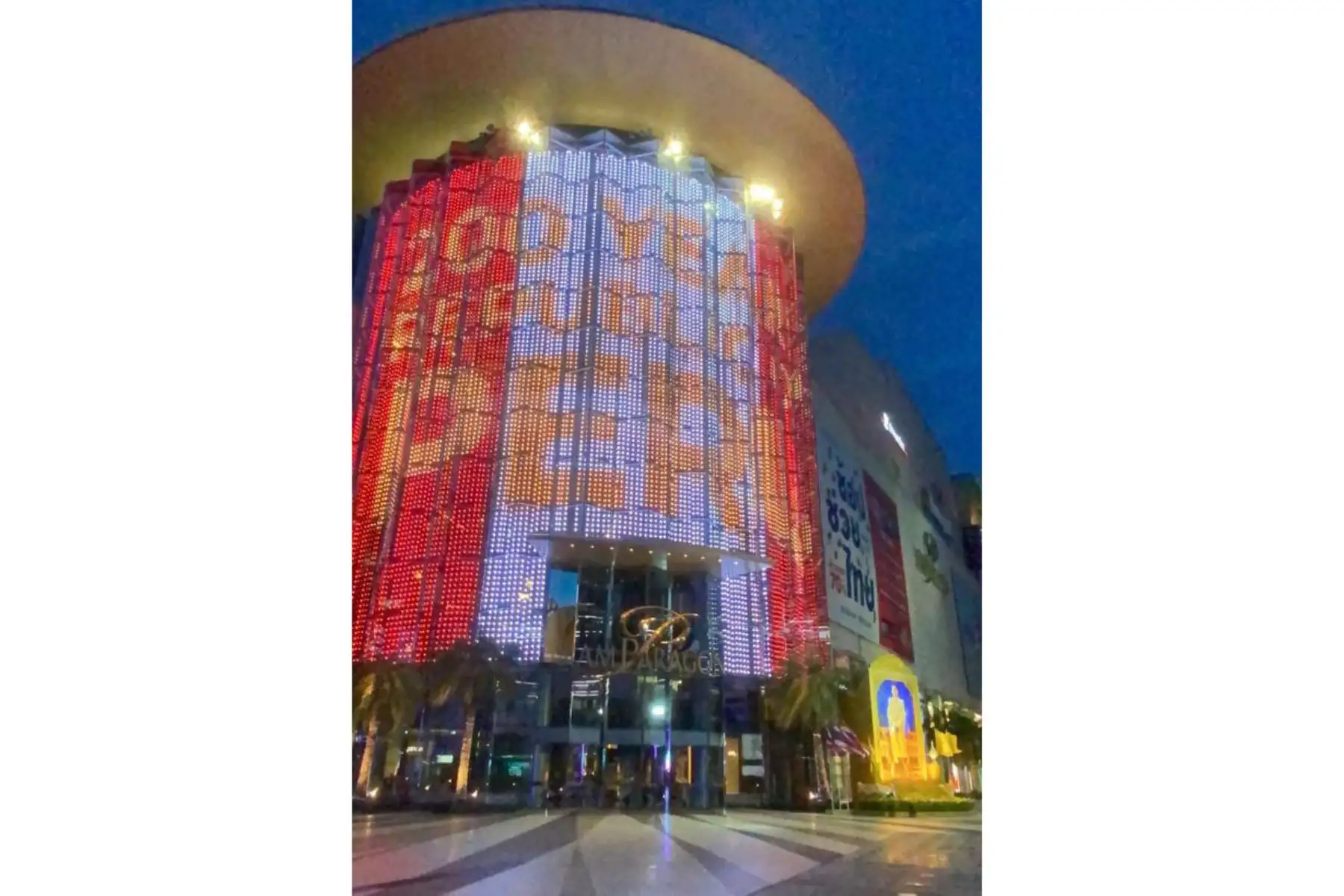 Se ilumina con los colores del Perú la Torre Pearl de Bangkok, Tailandia, con motivo de nuestro del Bicentenario en Perú.
Foto: @CancilleriaPeru