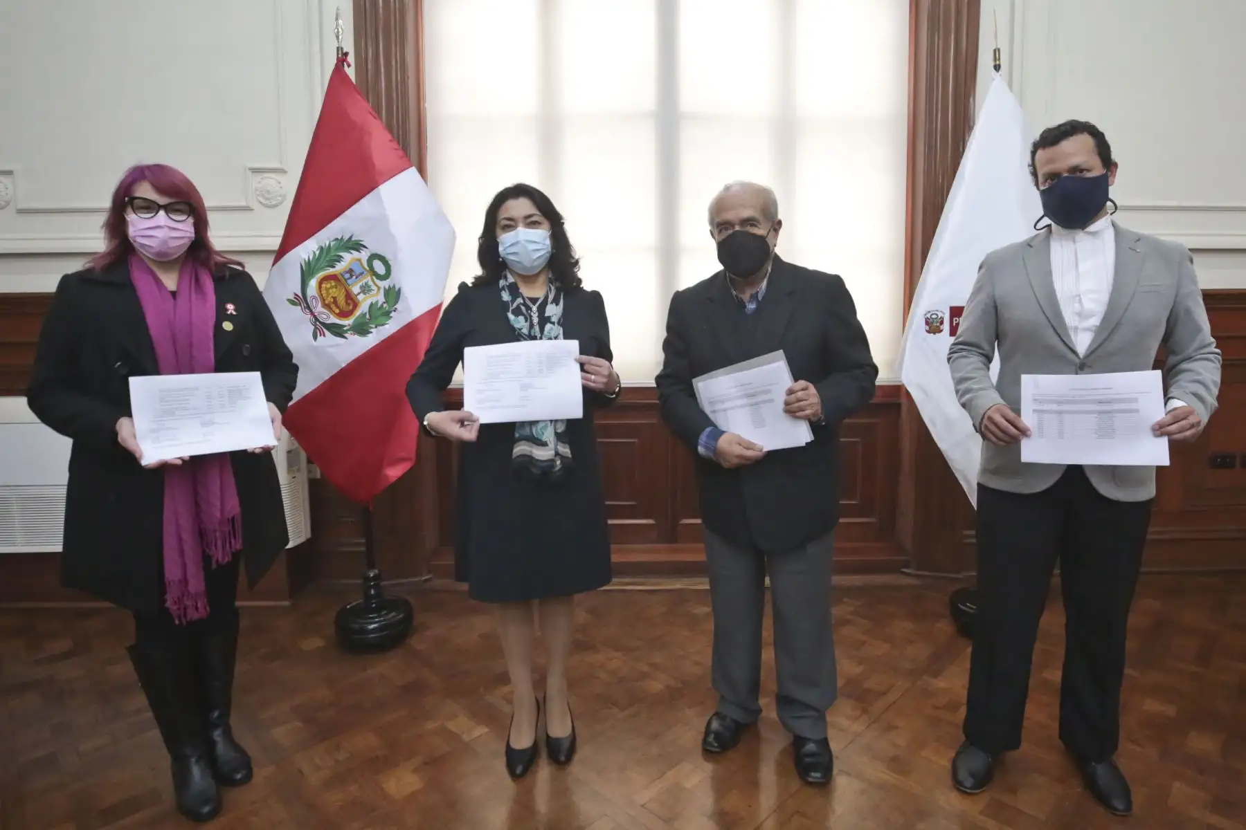 La presidenta del Consejo de Ministros, Violeta Bermúdez, participa en la sesión de instalación de la comisión de transferencia.
Foto: PCM