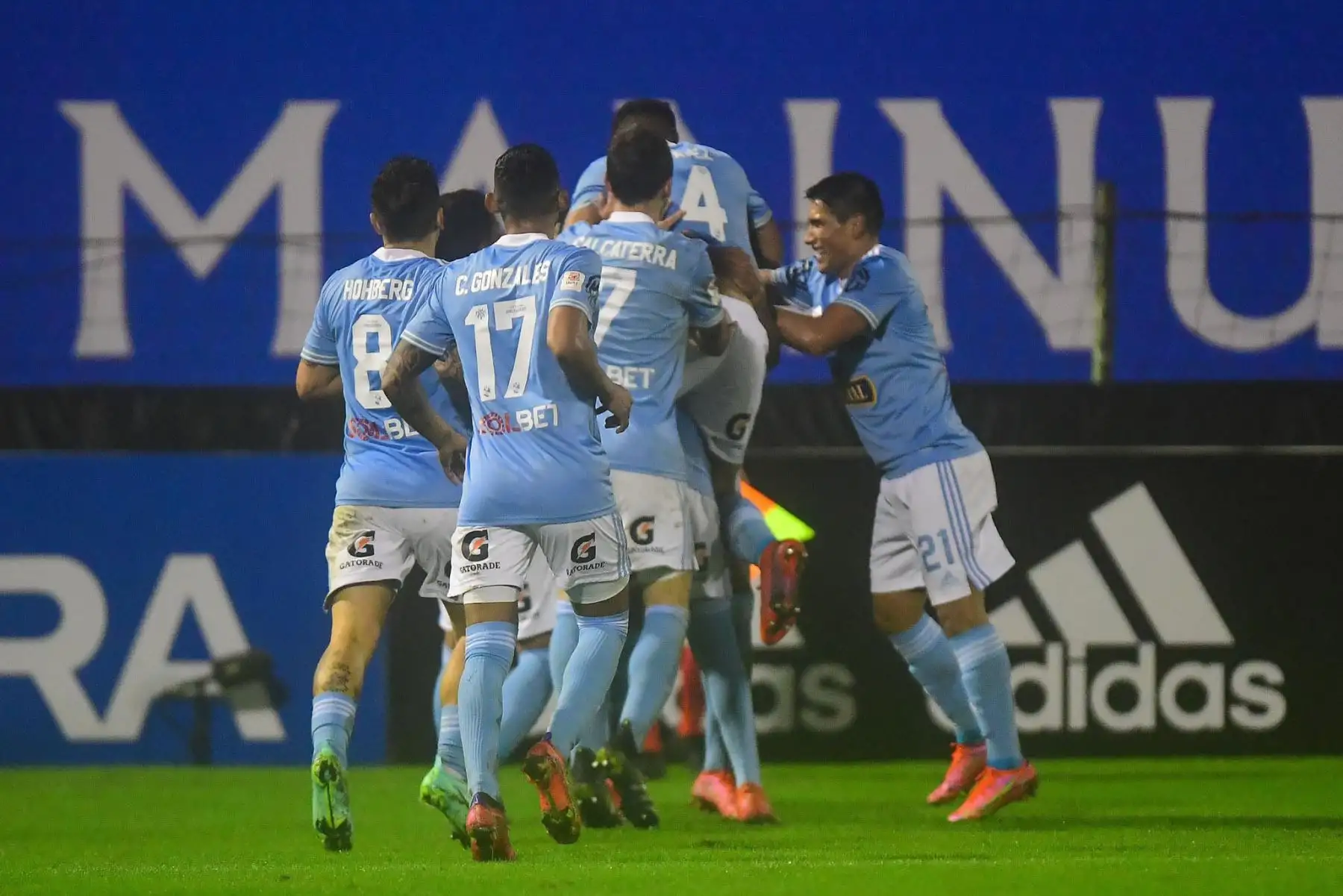 El Club Sporting Cristal se impuso 2-1 ante el Mannucci
 y se consagra como campeón de la Copa Bicentenario 2021 en el estadio Alejandro Villanueva.
Foto: @LigaFutProf