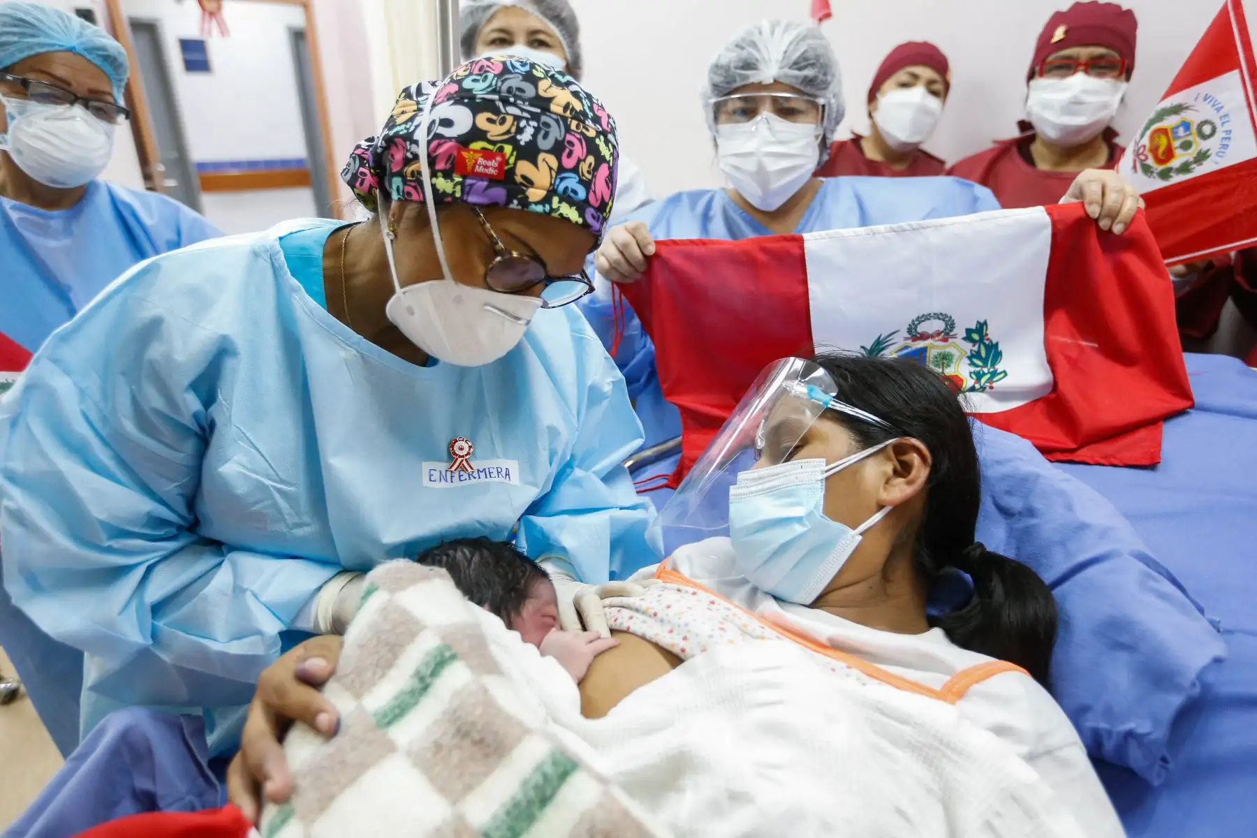 A solo once segundos de haber iniciado el 28 de julio, Felipe, un hermoso y saludable bebé, nació en el Instituto Nacional Materno Perinatal (INMP) del Ministerio de Salud (Minsa). Su llegada al mundo no puede ser más significativa ya que se trata del primer peruano nacido en el día del Bicentenario y en medio de la pandemia por la COVID-19. Foto: ANDINA/MINSA