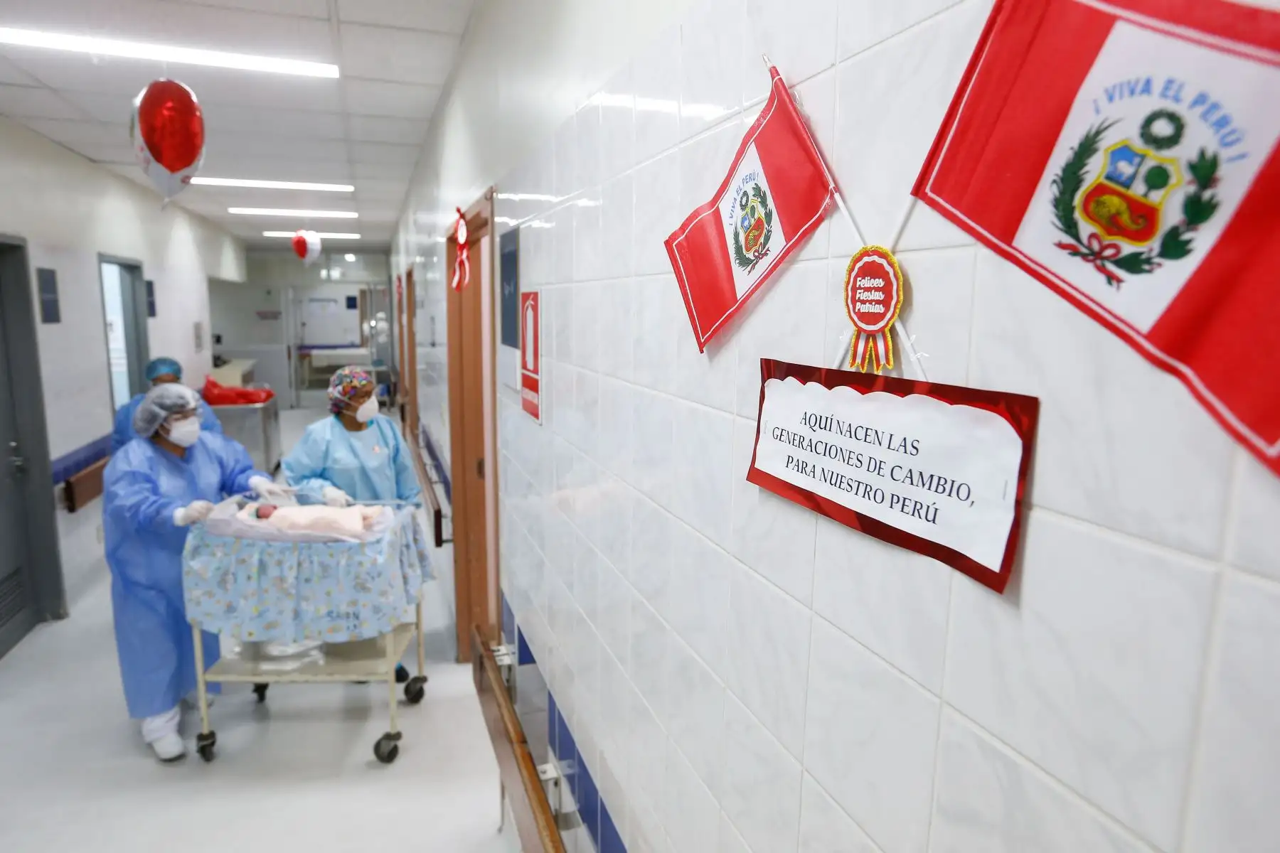 Lo cierto es que Felipe sí nació con el pan bajo el brazo ya que la Asociación Peruana de Empresarios de la Panadería y Pastelería (ASPAN) anunció que el recién nacido será alimentado gratis por un año a base de pan fortificado con hierro para luchar contra la anemia infantil, por los 200 años de la Independencia del Perú. Foto: ANDINA/MINSA