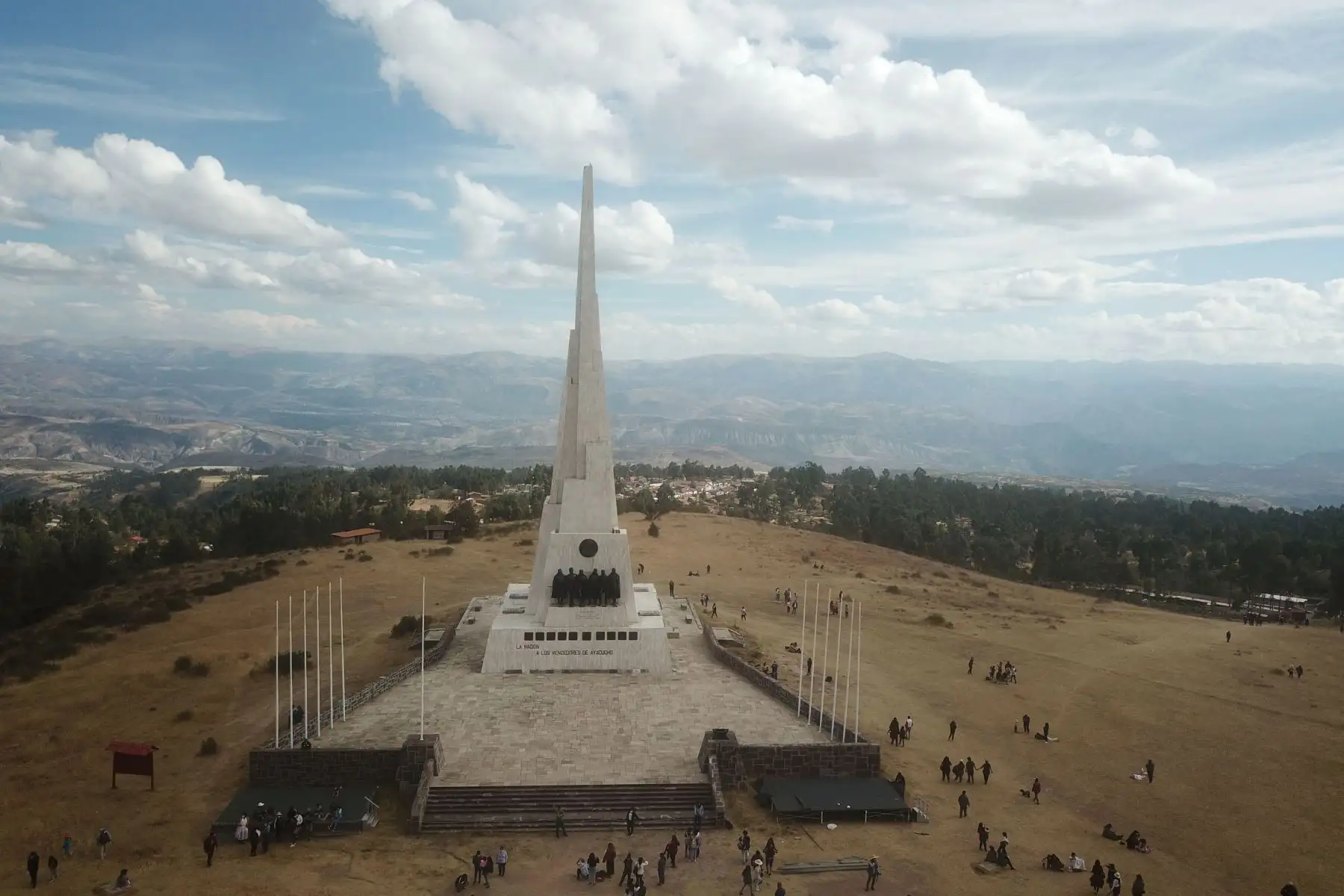 Imágenes de la Pampa de la Quinua, Ayacucho, donde se selló la Independencia del Perú en 1824. Allí se desarrollará, mañana, el acto simbólico de juramentación del presidente Pedro Castillo.
Foto: ANDINA/ Juan Carlos Guzmán