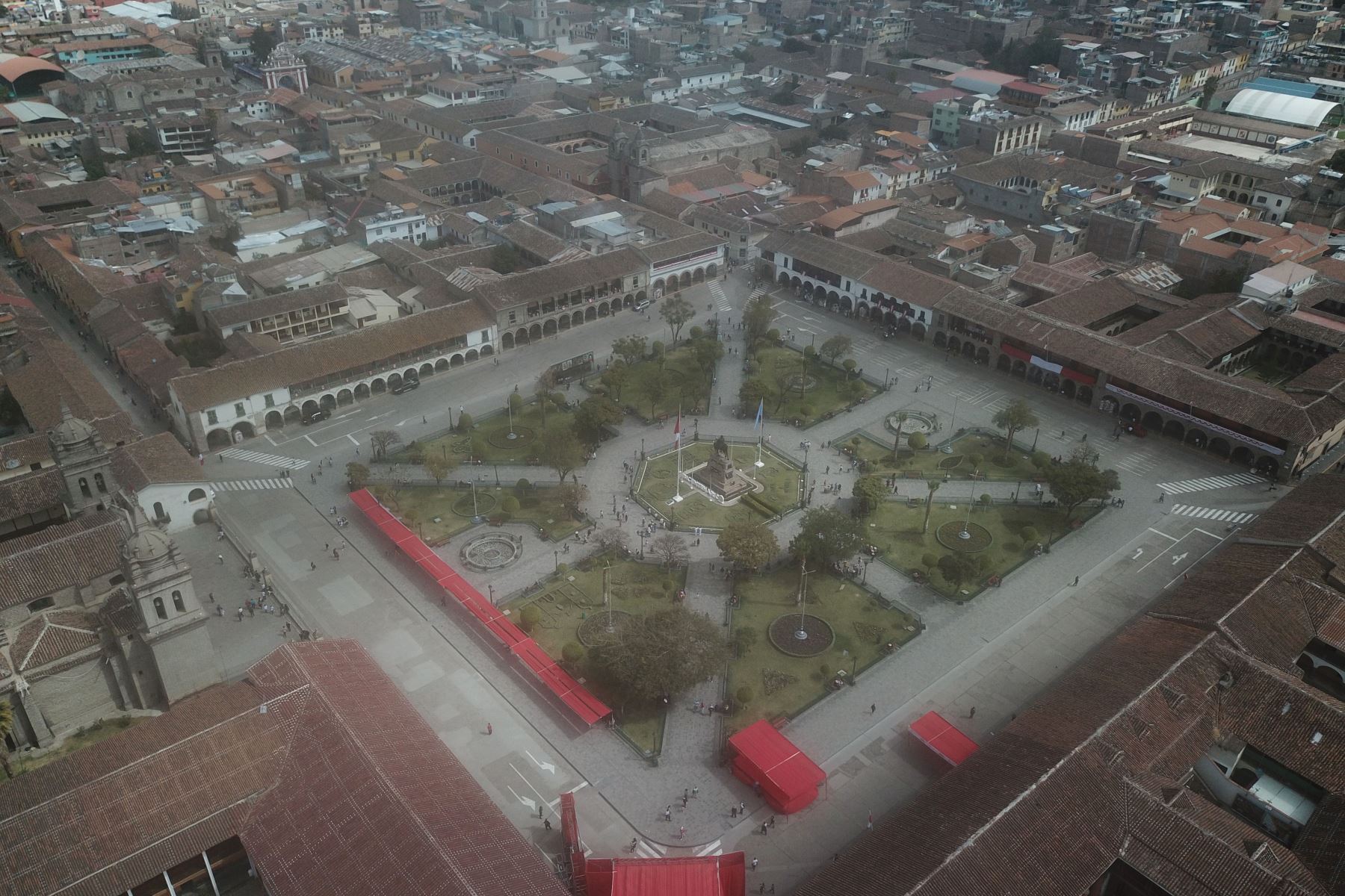Imágenes de la Plaza de Armas de Huamanga , Ayacucho, donde llegará el  presidente Pedro Castillo para participar de acto simbólico de juramentación.
Foto: ANDINA/ Juan Carlos Guzmán
