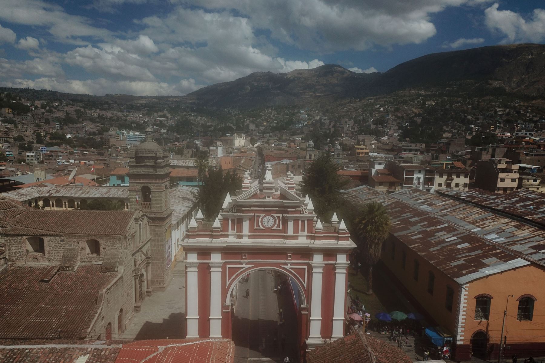 Imágenes de la Plaza de Armas de Huamanga , Ayacucho, donde llegará el  presidente Pedro Castillo para participar de acto simbólico de juramentación.
Foto: ANDINA/ Juan Carlos Guzmán