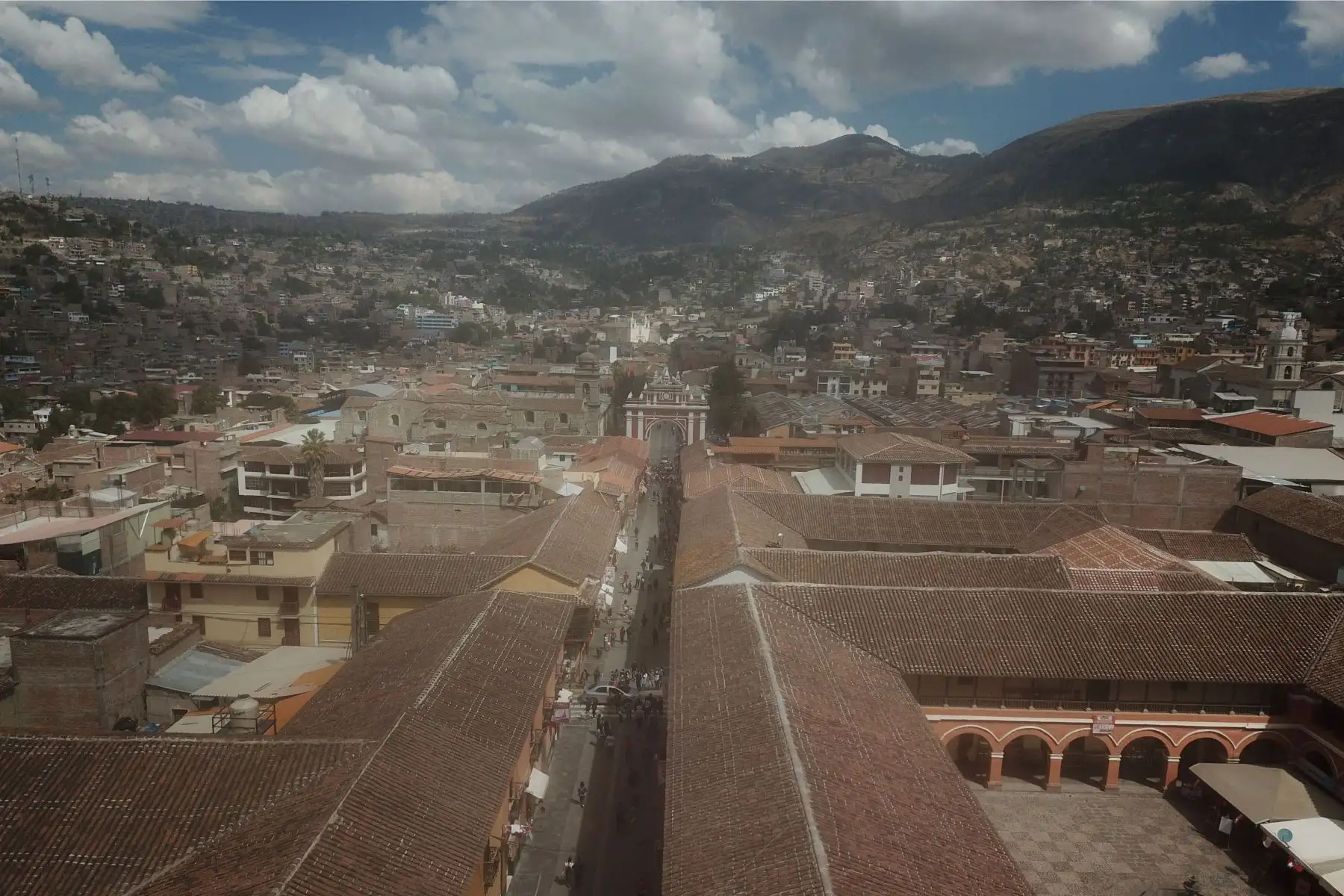 Imágenes de la Plaza de Armas de Huamanga , Ayacucho, donde llegará el  presidente Pedro Castillo para participar de acto simbólico de juramentación.
Foto: ANDINA/ Juan Carlos Guzmán