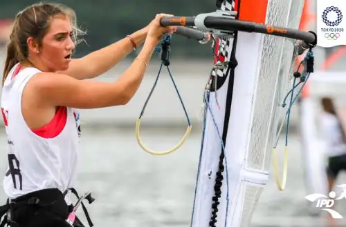 La velerista María Belén Bazo se ubicó como la segunda mejor de América en windsurf