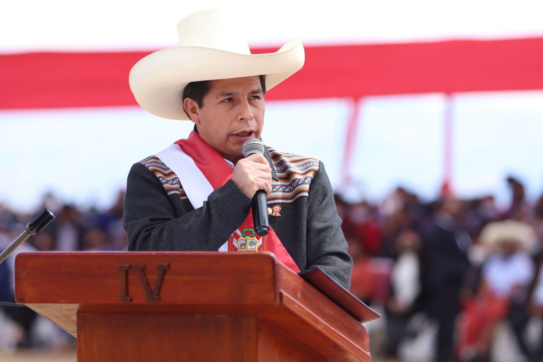 El presidente de la República, Pedro Castillo, encabeza la ceremonia de juramentación simbólica en la Pampa de la Quinua, ciudad de Ayacucho. Foto: ANDINA/ Prensa Presidencia