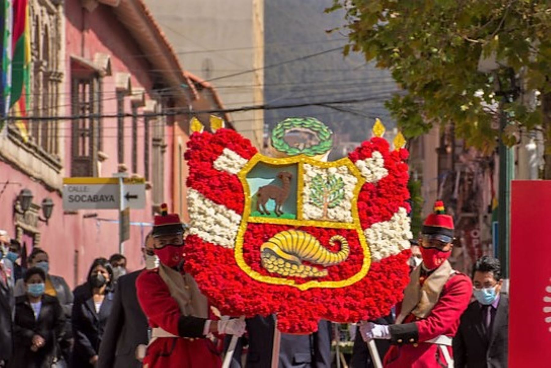 En la ciudad de La Paz, ceremonia en homenaje al Bicentenario de la Independencia del Perú. Foto: ANDINA/difusión.