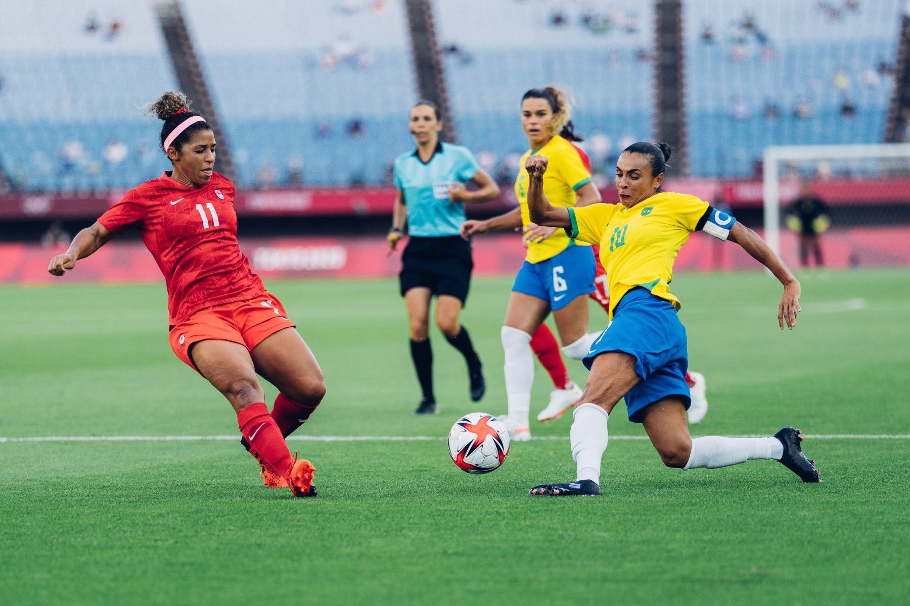 Marta no pudo llevar a Brasil a la final del fútbol femenino.