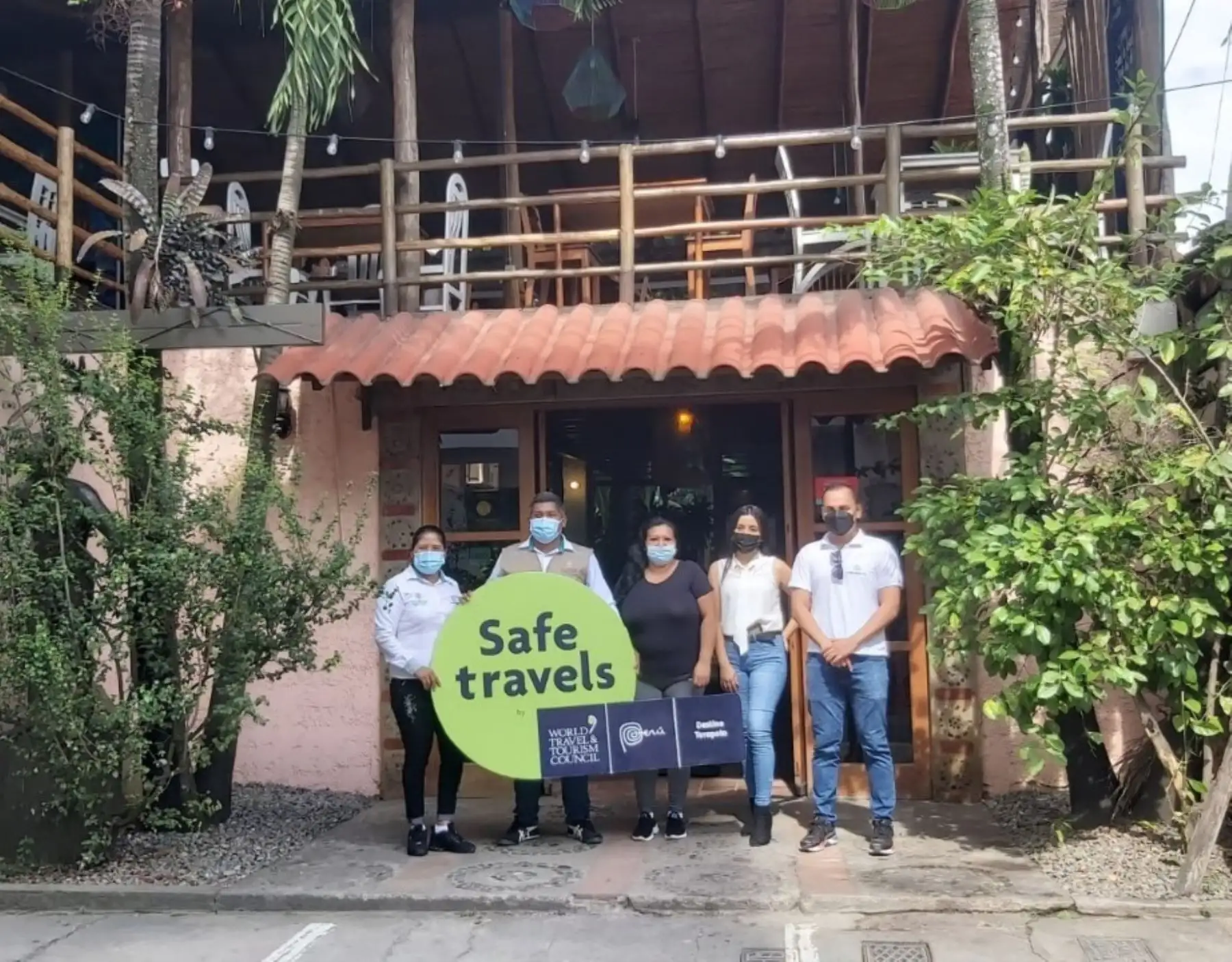 Diversos hoteles, restaurantes, agencias de viaje y otros negocios turísticos de Tarapoto, región San Martín, reciben el sello Safe Travels que los reconoce como destinos seguros ante la covid-19. ANDINA/Difusión