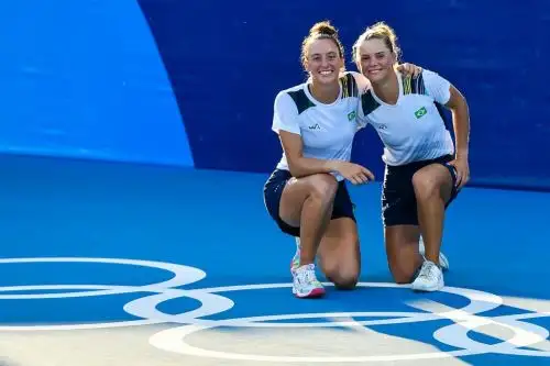 Laura Pigossi y Luisa Stefani celebra la consecución de tercer lugar