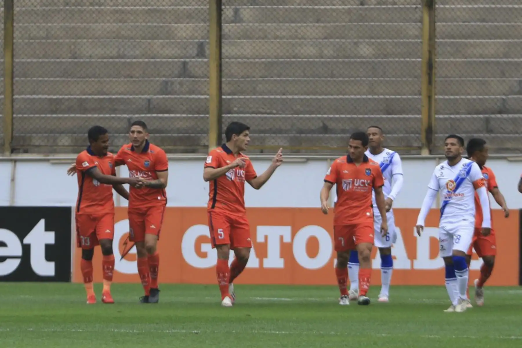 Un autogol de José Guidino le da el 1-0 a UCV sobre Alianza Sullana durante partido por la tercera fecha la Liga 1, en el Estadio Monumental. Foto: Liga 1