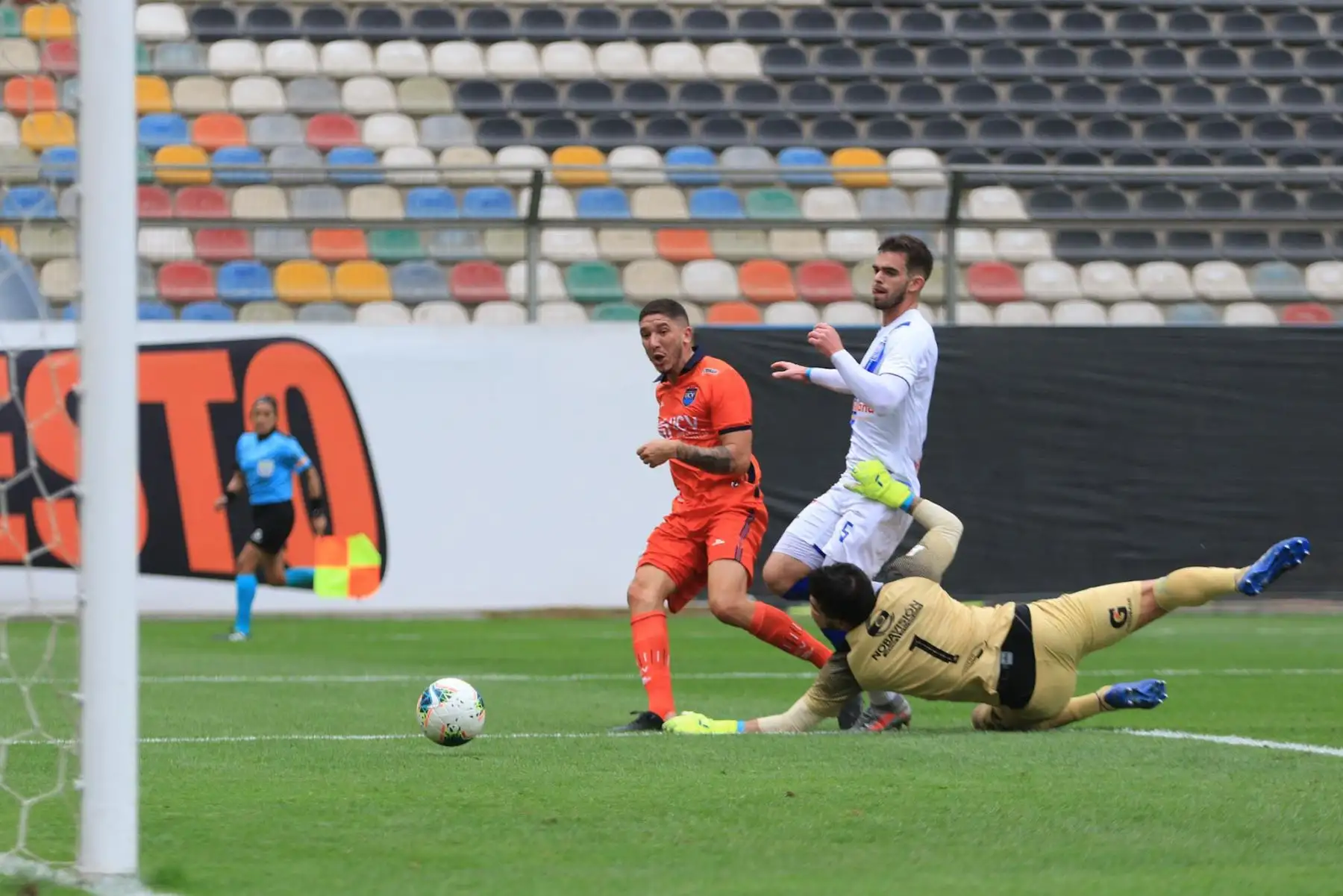 Santiago Silva de UCV marca el 2-0 ante Alianza Atlético durante partido por la tercera fecha de la Liga 1, en el Estadio Monumental. Foto: Liga 1