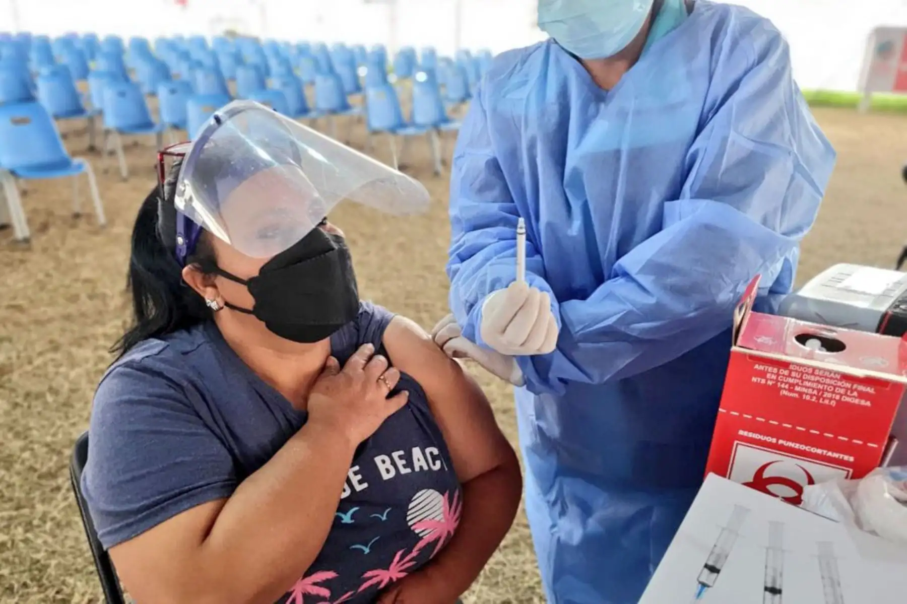 Ministerio de Salud continúa la vacunación contra la covid-19 en el Estadio José Balta de Ancón. 
Foto:Minsa