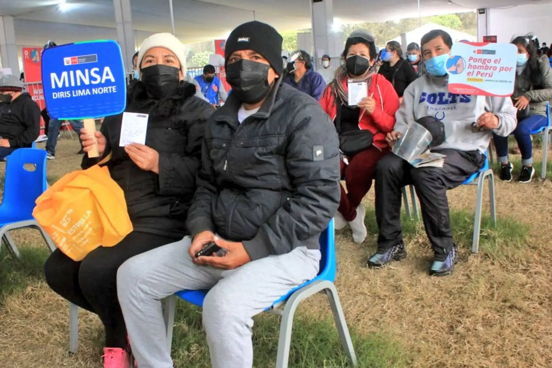 Ministerio de Salud continúa la vacunación contra la covid-19 en el Parque Zonal Sinchi Roca de Comas. 
Foto: Minsa