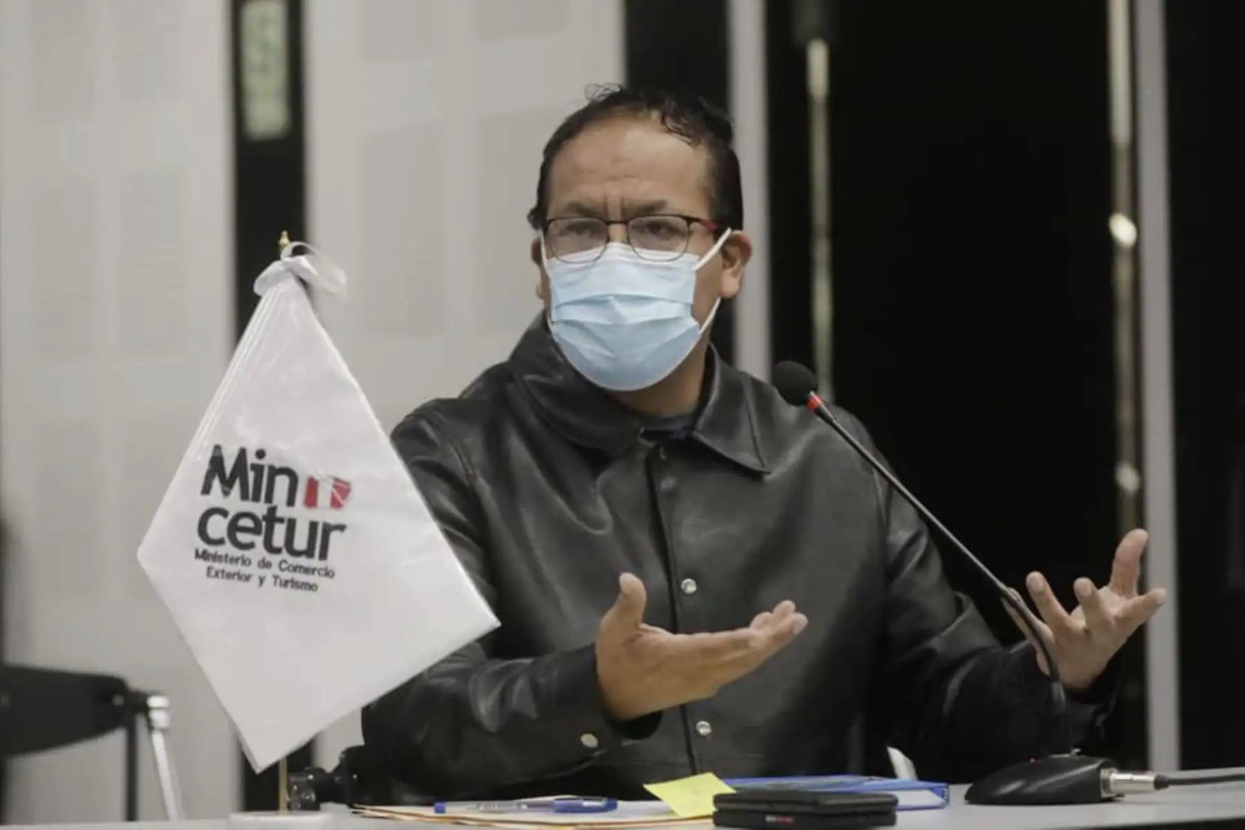 El ministro de Comercio Exterior y Turismo, Roberto Sánchez se reúne con 25 Directores regionales de turismo y Comercio exterior en la ciudad de Lima. 
Por un turismo inclusivo, social, con más producción y reactivación socioeconómica.
Foto: Mincetur