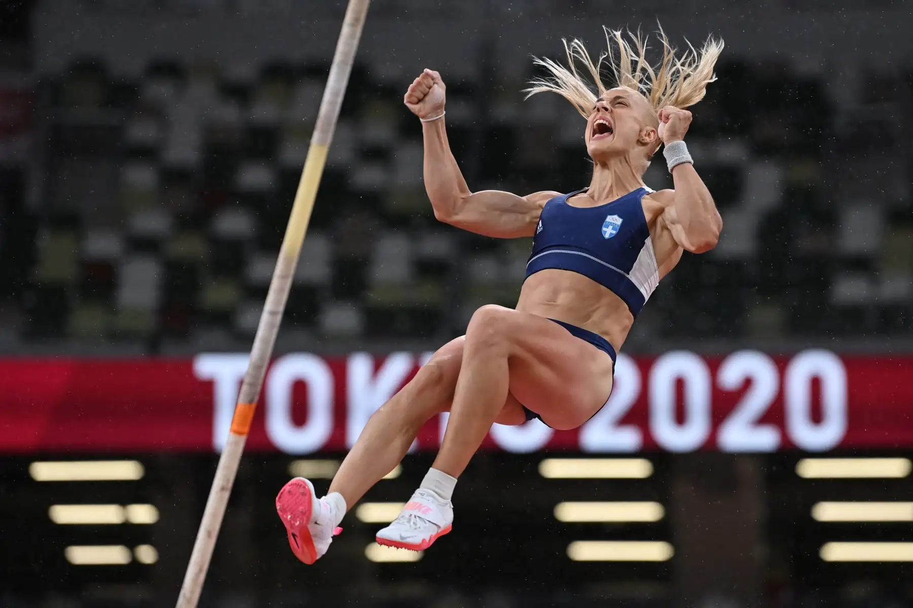 Nikolia Kiriakopoulou de Grecia compite en la clasificación de salto con pértiga femenino durante los Juegos Olímpicos de Tokio 2020 en el Estadio Olímpico de Tokio.
Foto: AFP