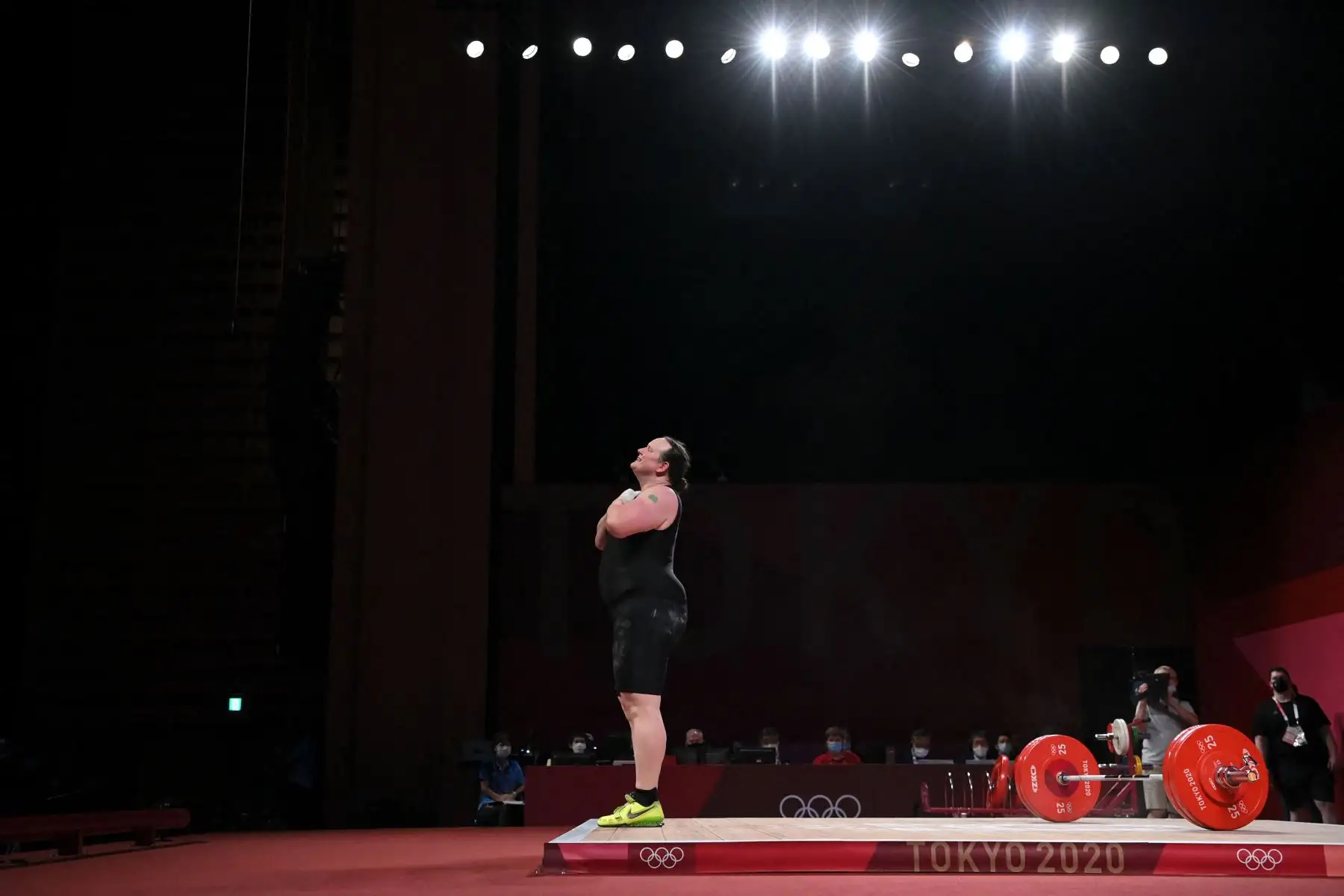 Laurel Hubbard de Nueva Zelanda reacciona en la competencia femenina de levantamiento de pesas de + 87 kg durante los Juegos Olímpicos de Tokio 2020 en el Foro Internacional de Tokio.
Foto: AFP