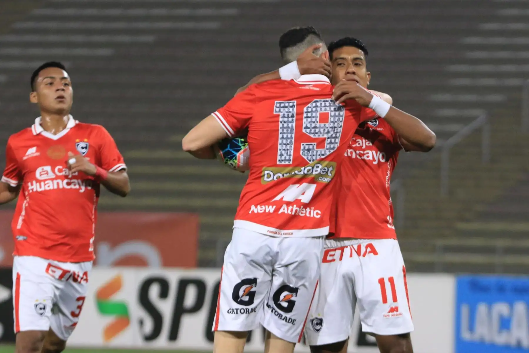 Raziel Garcia del Cienciano tras marcar un gol ante el Deportivo Municipal durante partido por la cuarta fecha del la Liga 1, en el Estadio San Marcos. Foto: Liga 1