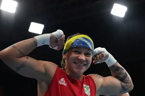 Brasileña Beatriz Ferreira ya aseguró una medalla al instalarse en cuartos de final del boxeo femenino