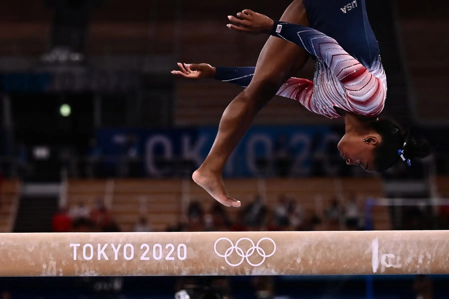 Simone Biles de EE. UU. Compite en la final de viga de equilibrio femenina de gimnasia artística de los Juegos Olímpicos de Tokio 2020.

Foto: AFP