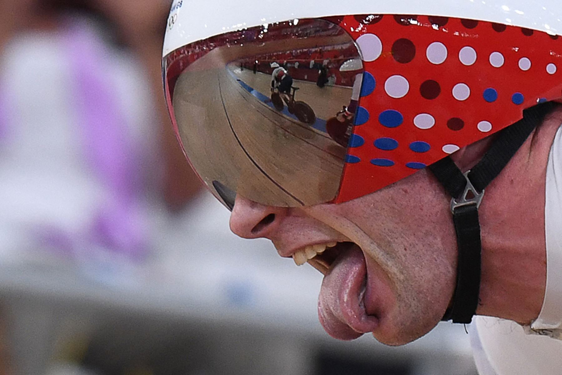 Jason Kelly de Gran Bretaña compite en la final de velocidad del equipo de ciclismo en pista masculino durante los Juegos Olímpicos de Tokio 2020.

Foto: AFP