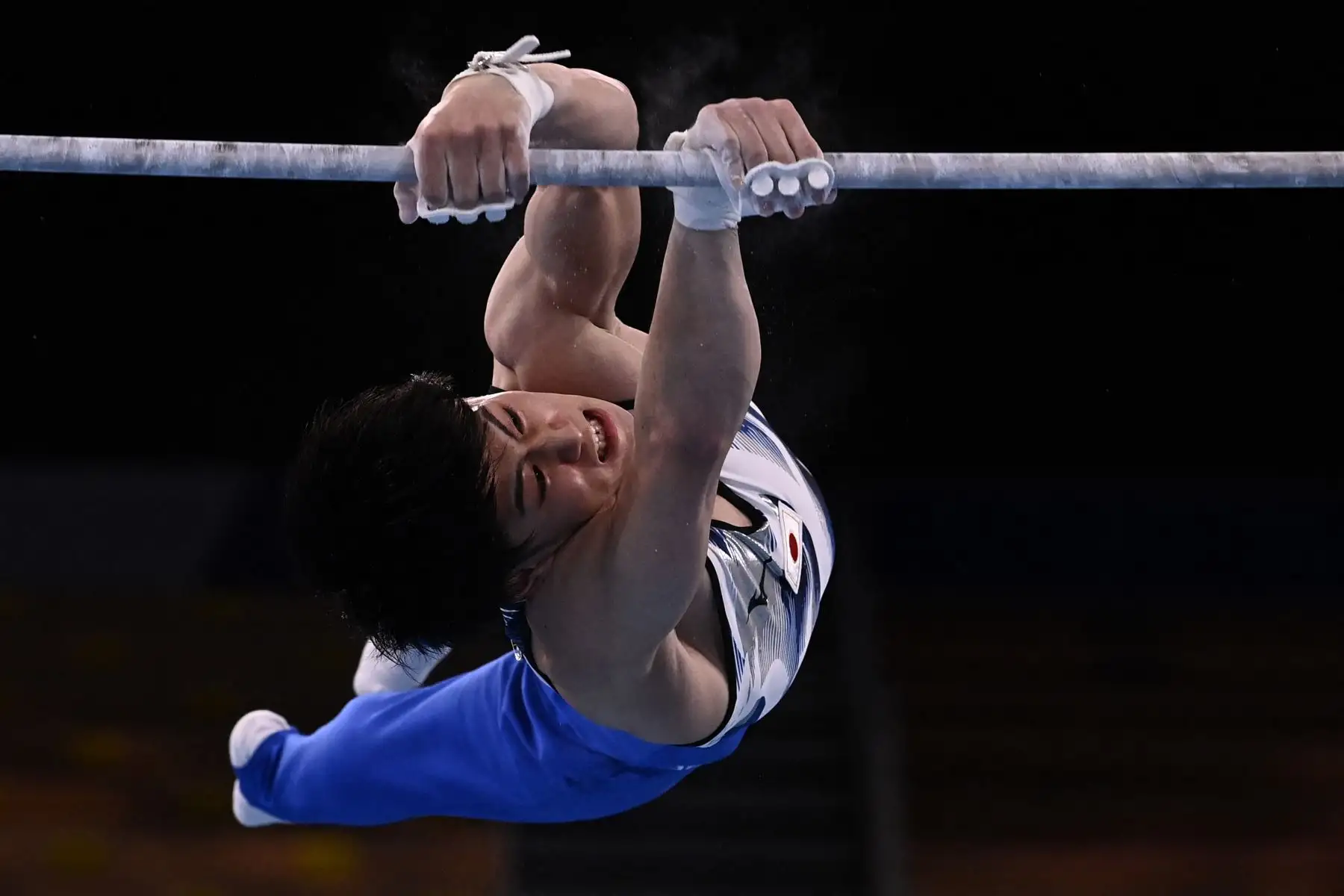 Daiki Hashimoto de Japón compite en la final de barra horizontal masculina de gimnasia artística de los Juegos Olímpicos de Tokio 2020.

Foto: AFP
