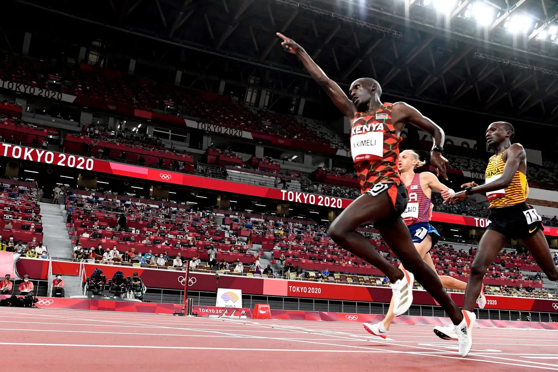 Nicholas Kipkorir Kimeli de Kenia gana las eliminatorias masculinas de 5000m durante los Juegos Olímpicos de Tokio 2020.

Foto: AFP