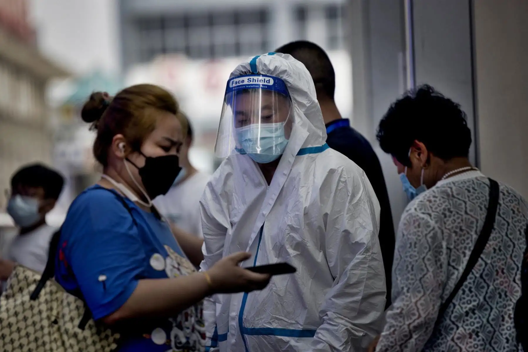 China trata de controlar los peores rebrotes desde el inicio de la pandemia

Foto:AFP