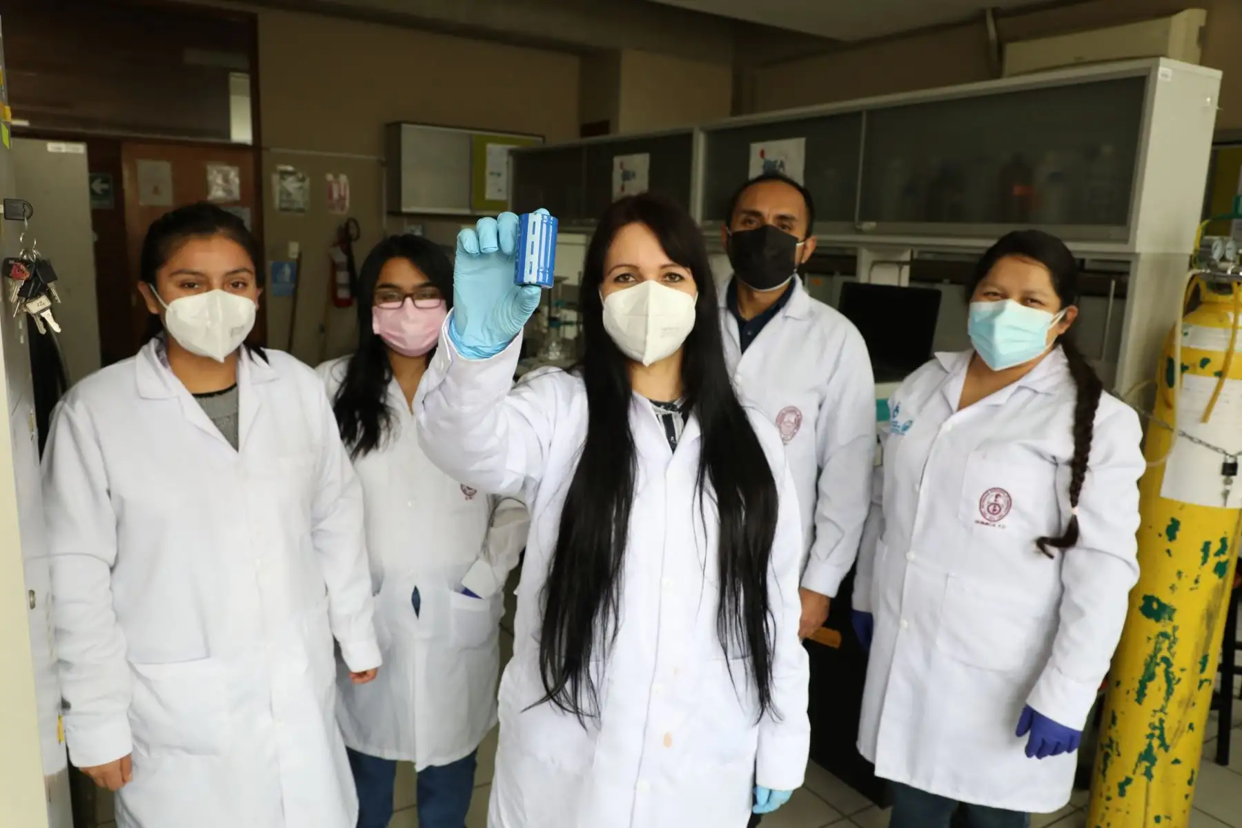 En un futuro, con los supercapacitores de la UNI, un celular podría ser cargado en segundos. (Foto: UNI)