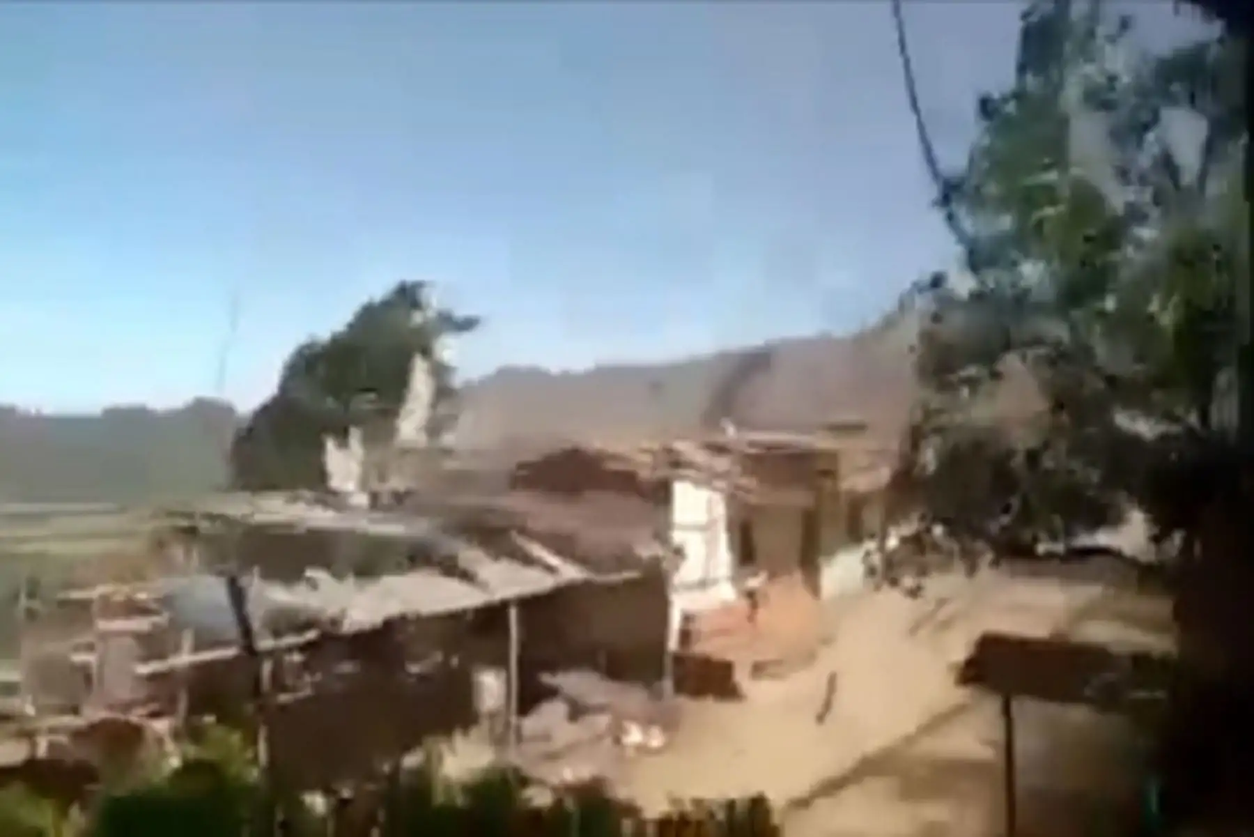 El Gobierno Regional de Piura coordina la ayuda humanitaria, mientras las familias pernoctan en las viviendas de vecinos y familiares