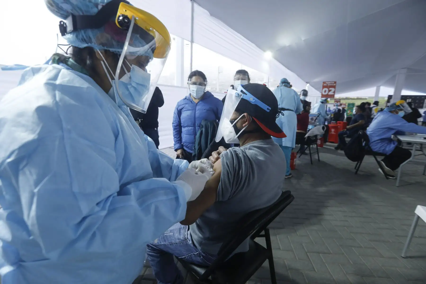 En Perú 5 millones 635,087 personas se aplicaron la segunda dosis. Foto: ANDINA/Minsa.