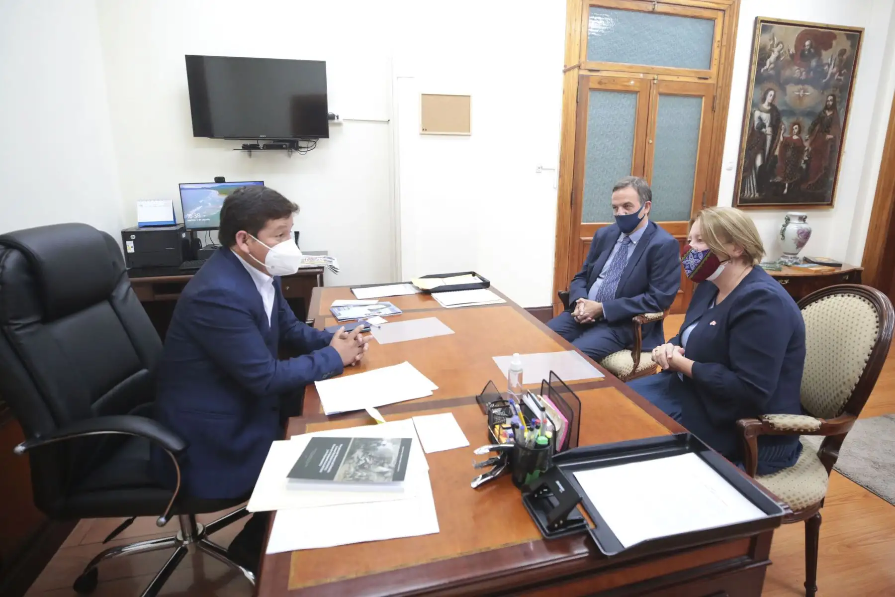 Presidente del Consejo de Ministros, Guido Bellido, se reúne con la embajadora del Reino de los Países Bajos, Nathalie Lintvelt y Jan-Willem Le Grand.
Foto: PCM