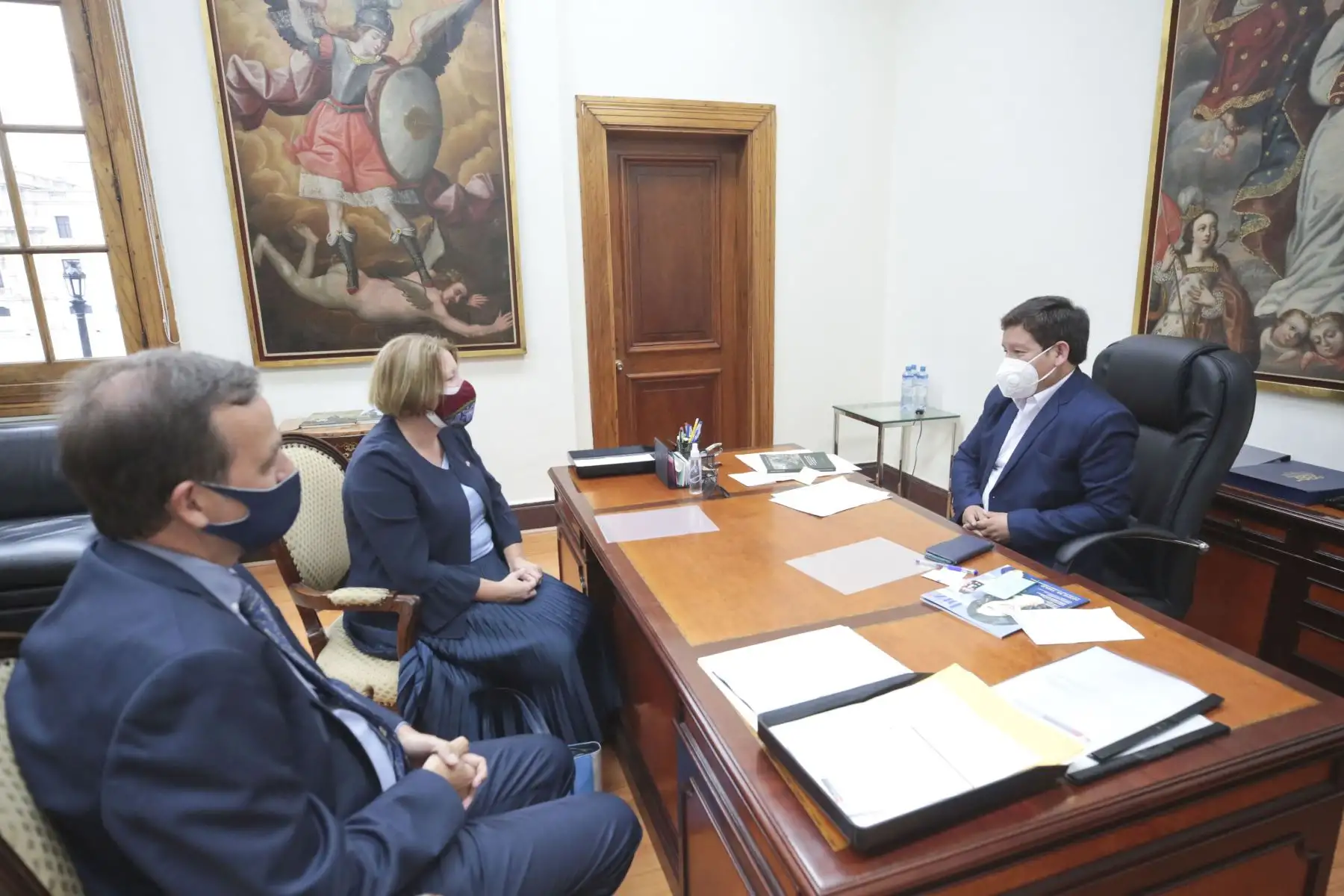 Presidente del Consejo de Ministros, Guido Bellido, se reúne con la embajadora del Reino de los Países Bajos, Nathalie Lintvelt y Jan-Willem Le Grand.
Foto: PCM