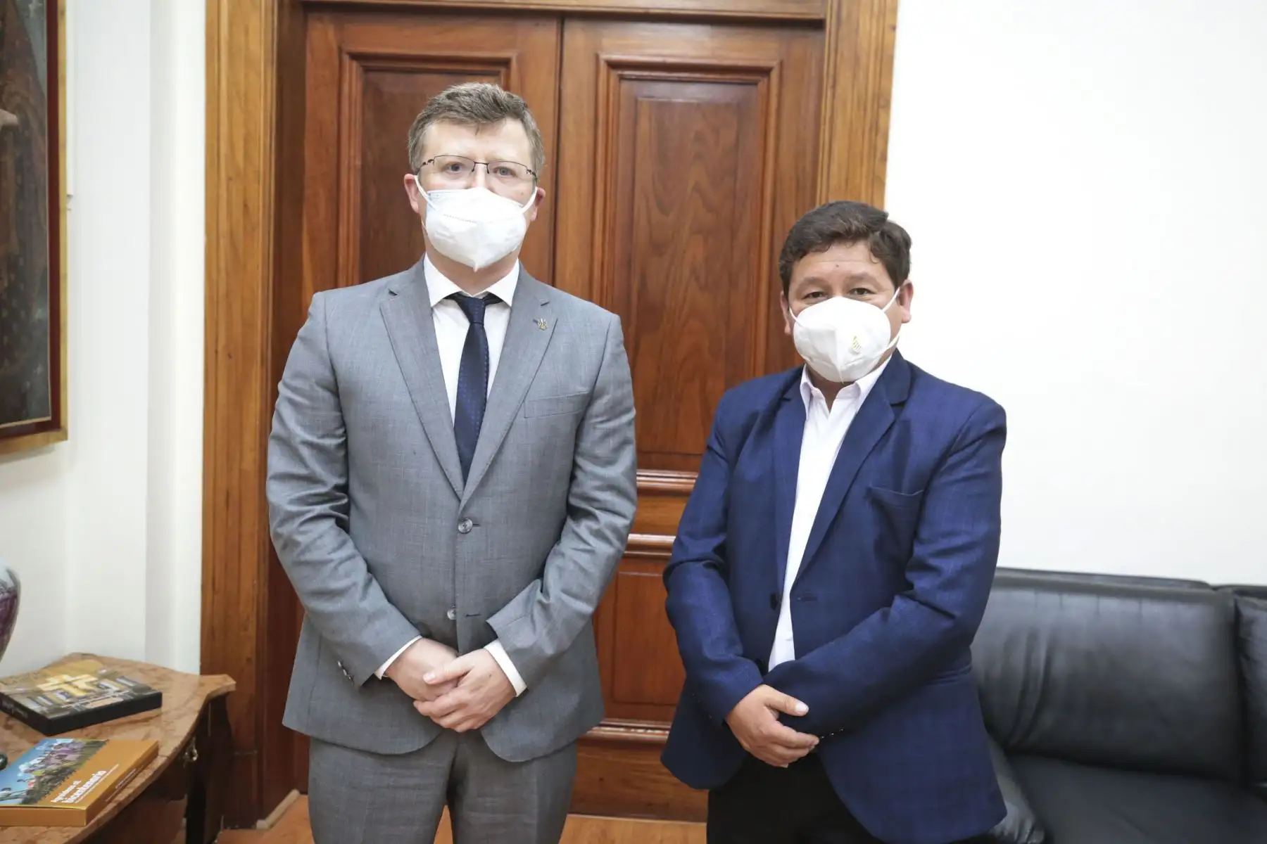 El presidente del Consejo de Ministros, Guido Bellido, se reúne con el Encargado de Negocios de la embajada de Ucrania, Rostyslav Yavorivskyi.
Foto: PCM
