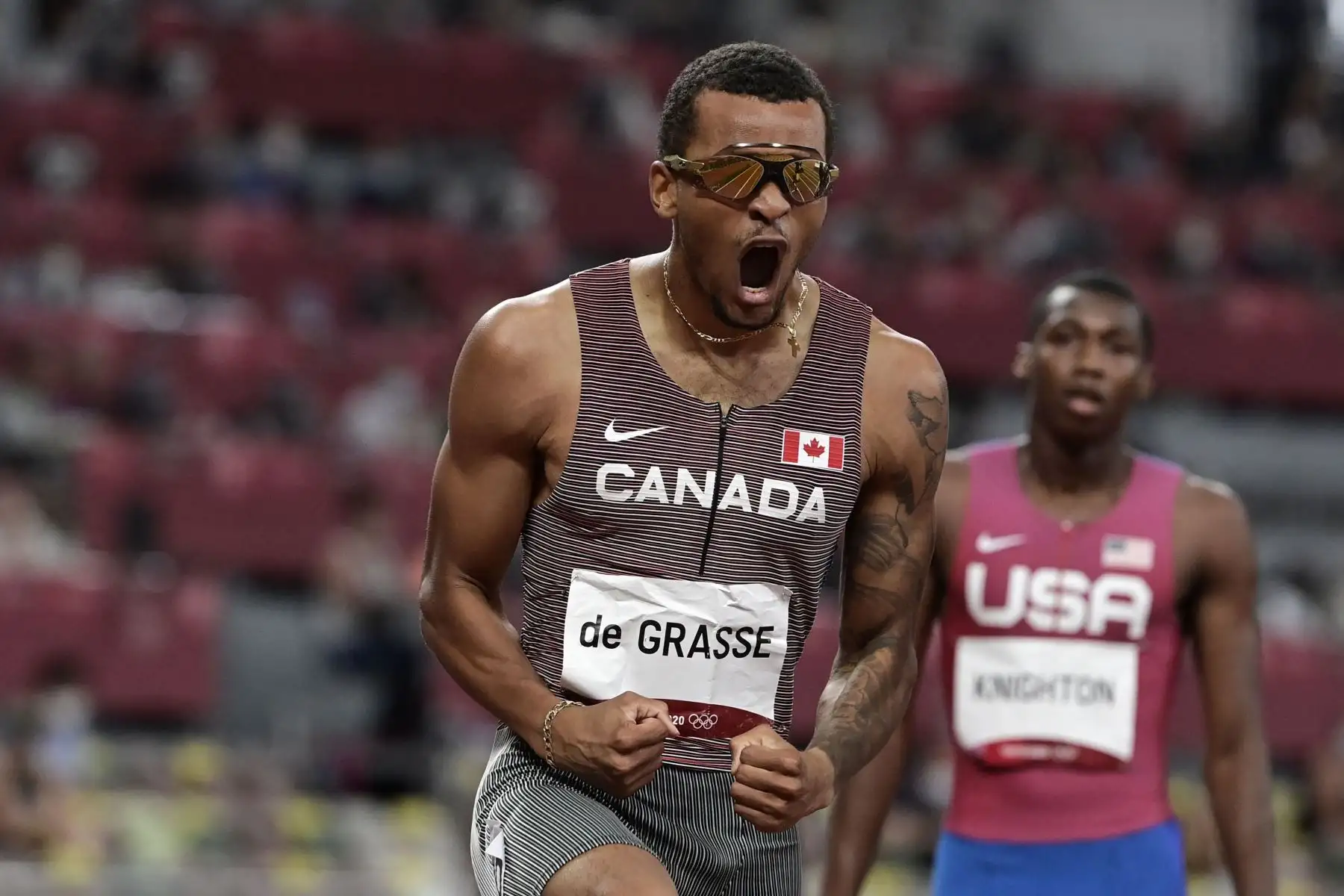 El canadiense Andre De Grasse  celebra después de ganar la final masculina de 200 metros durante los Juegos Olímpicos de Tokio 2020.
Foto: AFP