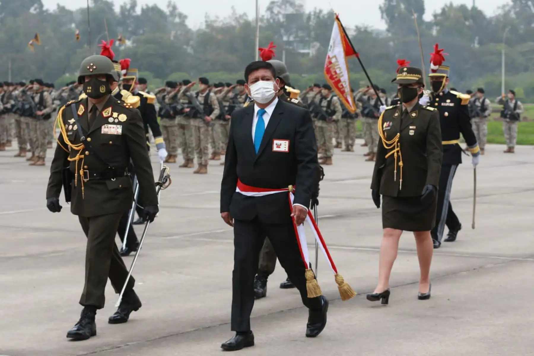 El general José Alberto Vizcarra Álvarez fue reconocido como Comandante General del Ejercito del Perú. La ceremonia se realizó en el Cuartel General del Ejército y fue encabezada por el ministro de Defensa, Walter Ayala.
Foto: Mindef