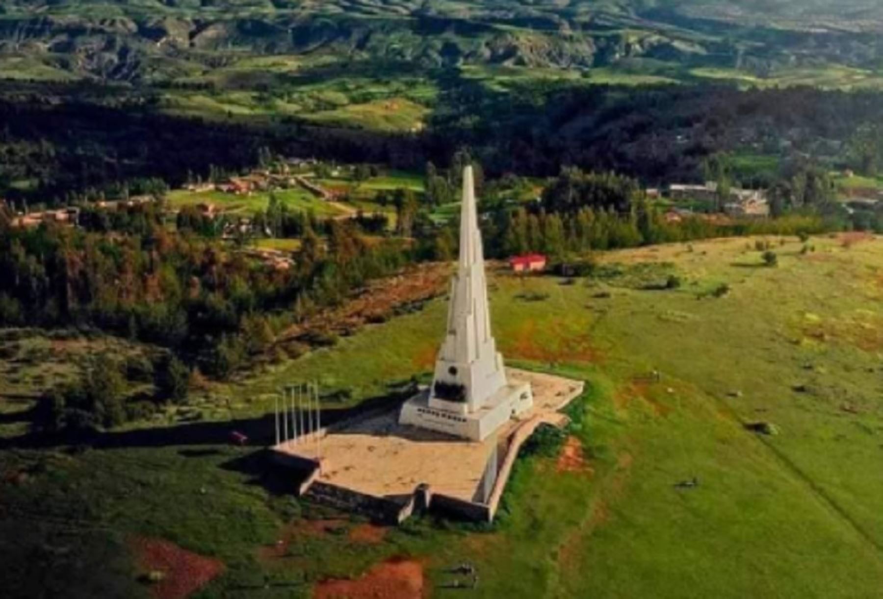 El Santuario Histórico Pampa de Ayacucho, conocido también como Pampa de la Quinua, fue el escenario donde se libró la Batalla de Ayacucho, el 9 de diciembre de 1824, que selló la independencia del Perú y Sudamérica.