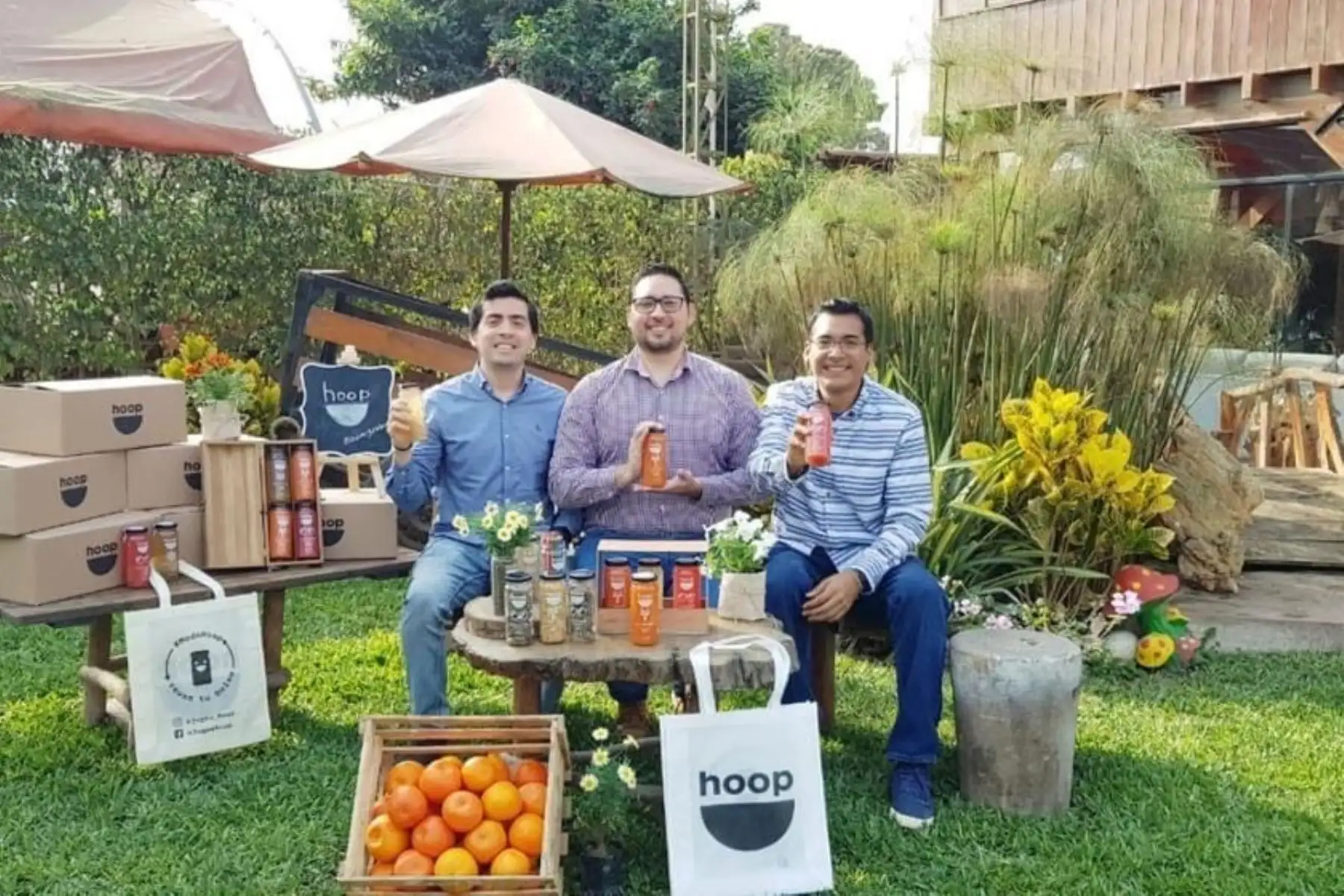 Los jugos no tienen azúcar añadida, tampoco preservantes ni conservantes, ni colorantes.