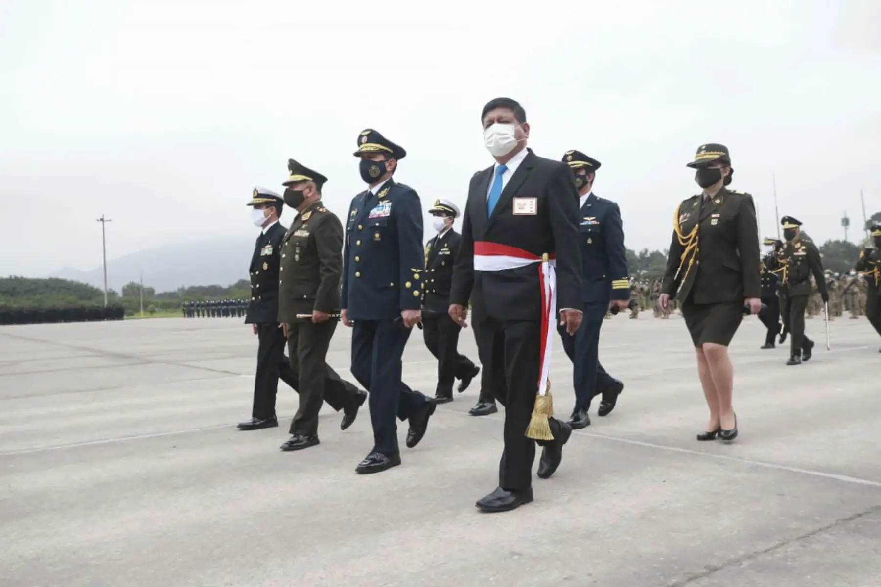 El general Manuel Gómez de la Torre Araníbar es reconocido como el nuevo Jefe del Comando Conjunto de las Fuerzas Armadas. Lidera la ceremonia el ministro de Defensa, Walter Ayala, en el Cuartel General del Ejército. Foto: ANDINA/Mindef