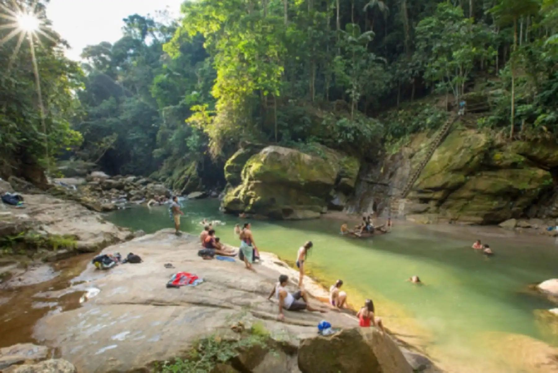 Tarapoto celebra este mes su 239 aniversario de fundación española consolidándose como un destino bioseguro al contar con el sello Safe Travels. En la imagen la cascada de Carpishuyacu, atractivo natural que cautiva a los turistas. Foto: Municipalidad Provincial de San Martín-Tarapoto.