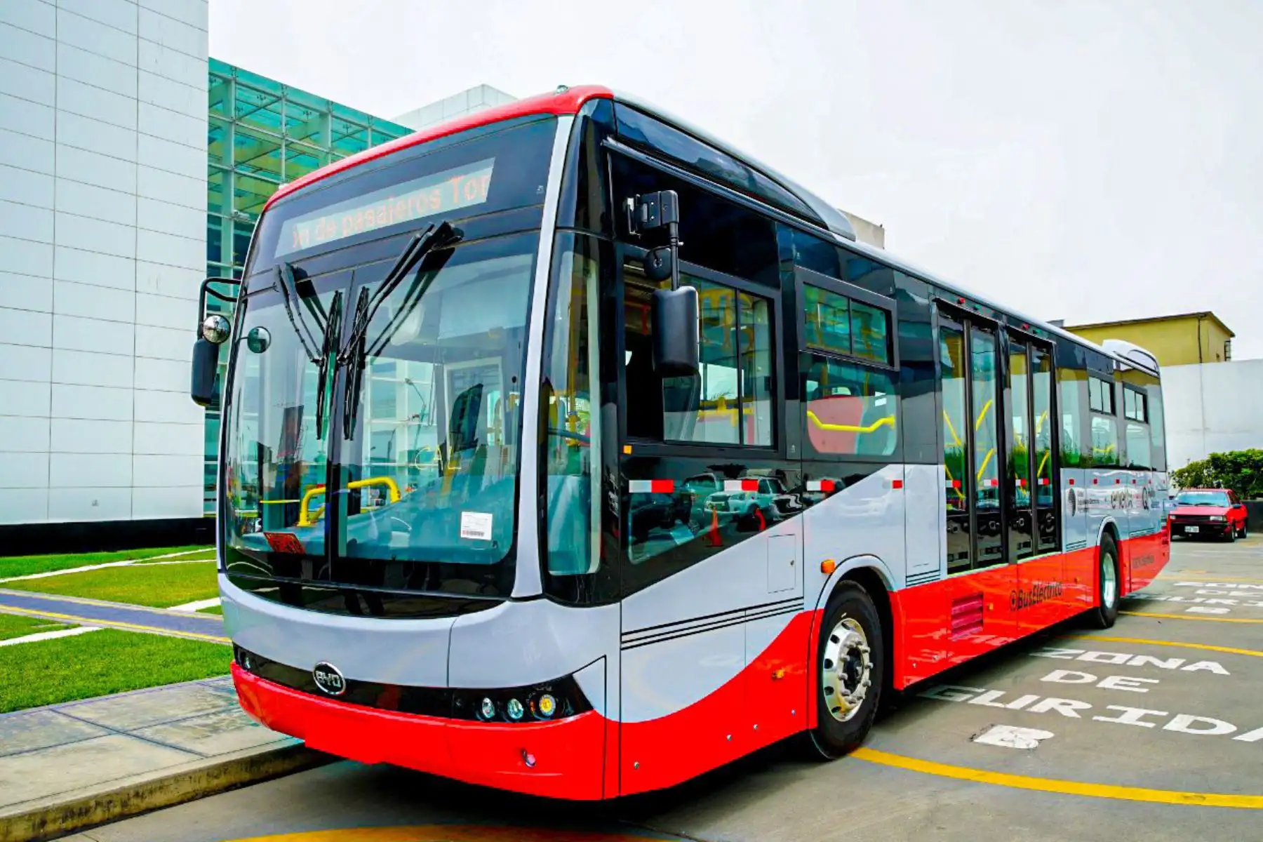Conozca las especificaciones técnicas del bus patrón eléctrico para el Sistema Integrado de Transporte
Foto: ATU