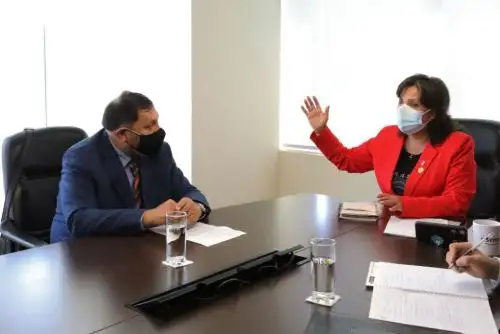 La ministra de Desarrollo e Inclusión Social, Dina Boluarte Zegarra, se reunió con el gobernador regional de Apurímac, Baltazar Lantarón Núñez. Foto: Midis