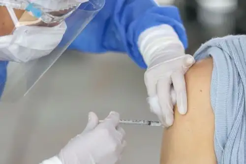 Estudio de Nature analiza con evidencia científica las posibilidades de las dosis de refuerzo contra covid-19