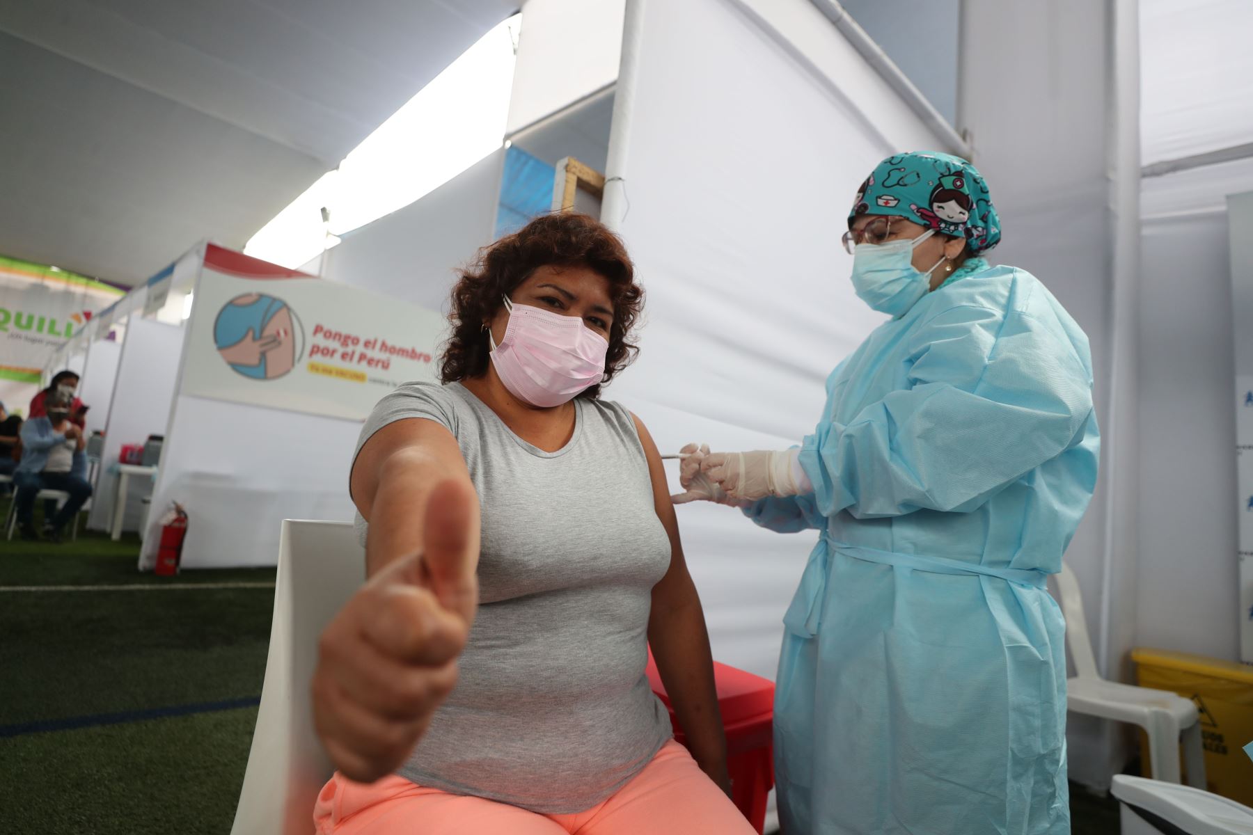 El trabajo de miles de profesionales de la salud de todo el país, para lograr que el 80% de la población peruana sea inmunizada contra la covid-19 está dando sus frutos. ANDINA/ Minsa